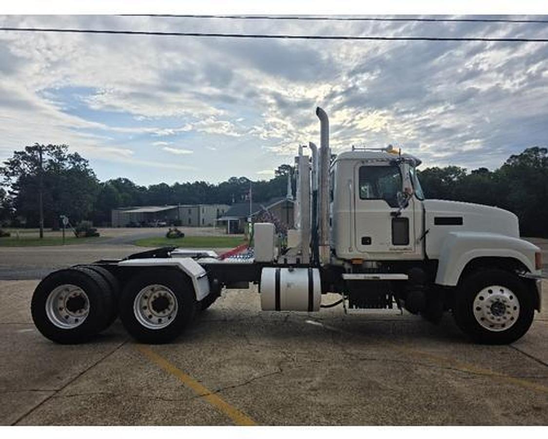 Used 2010 Mack CHU613