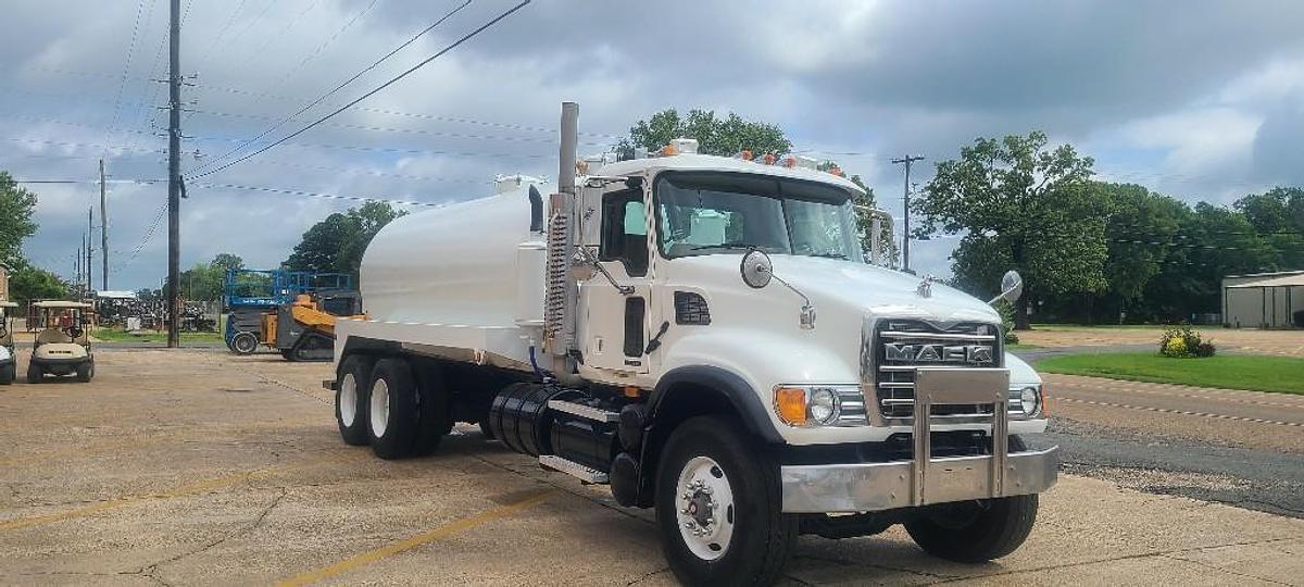 Used 2004 Mack CV713 GRANITE