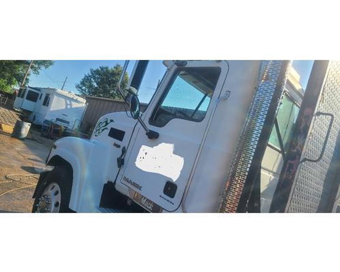 Used 2008 Mack CH613