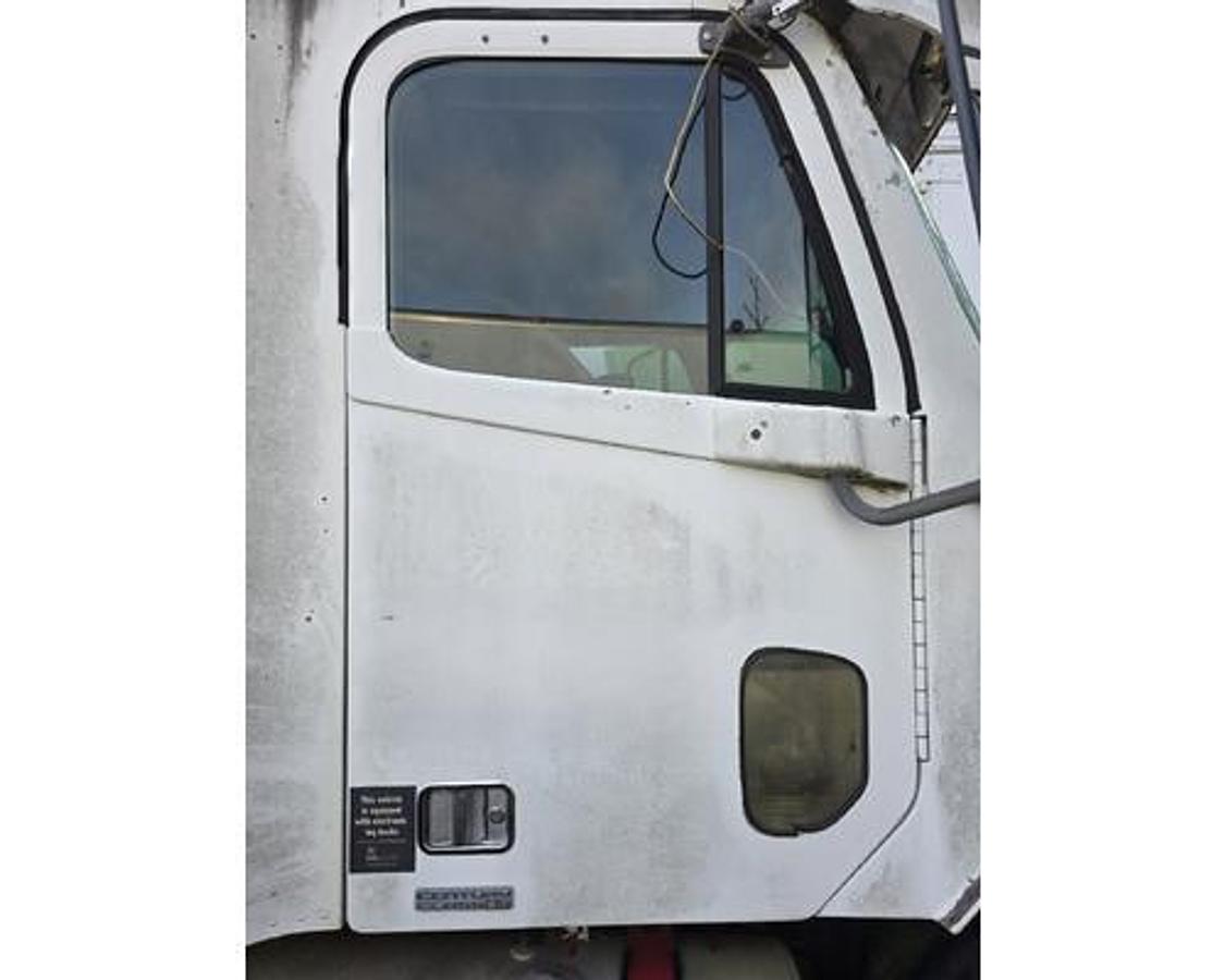 Used 2005 Freightliner CENTURY