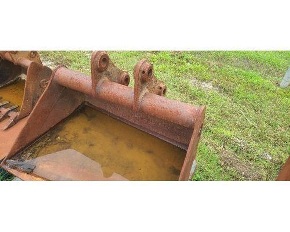 Used USED ROCKLAND PC120 BUCKET SN# R61377 .66 CAPACITY