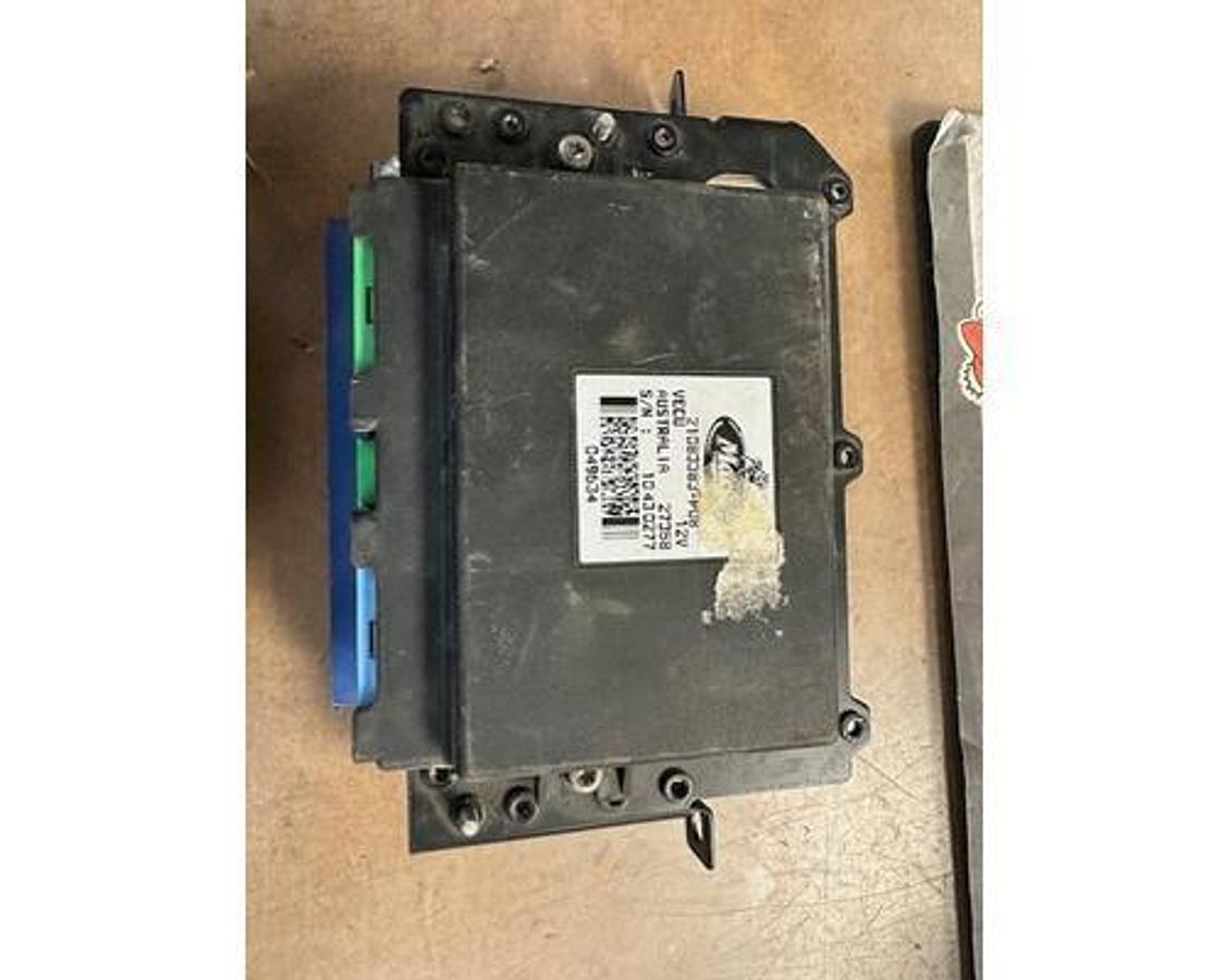 Used GOOD USED BENDIX ABS CONTROL MODULE # K040157   # 21389938  # 7MN515M