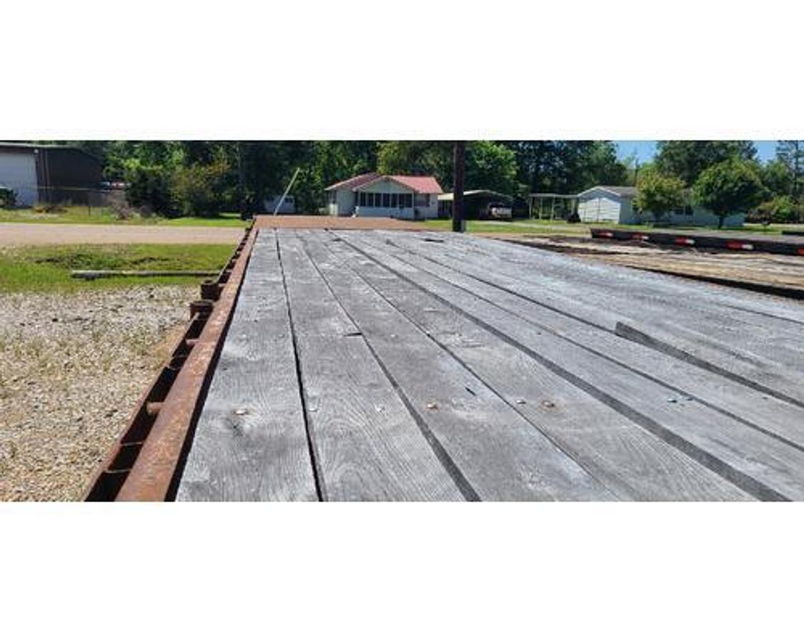 Used 1981 METAL FABRICATING COMPANY TRAILER