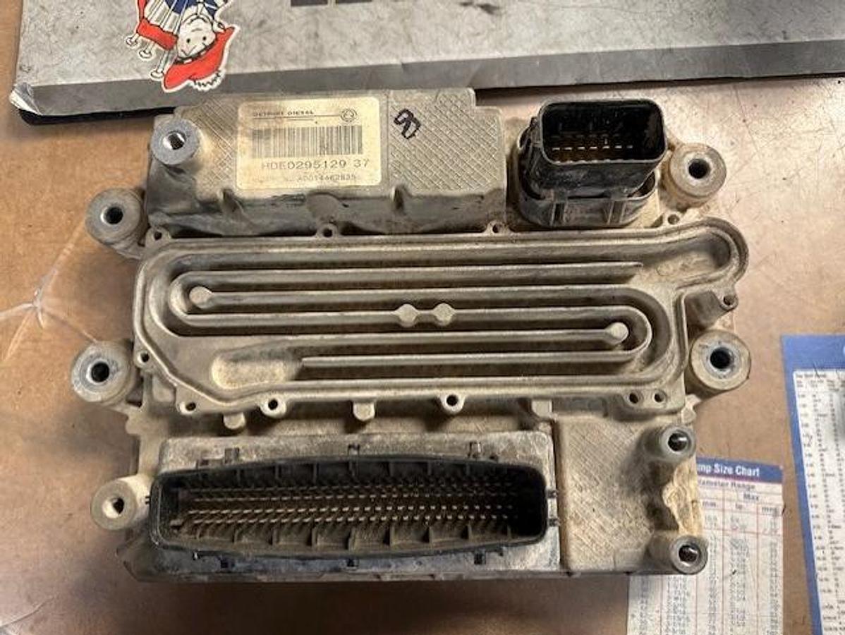 Used USED ECM DETROIT DIESEL A0014452835/002 DD15 CONTROL MODULE
