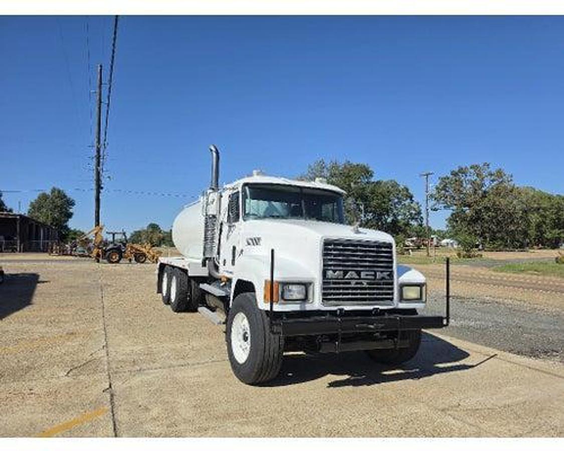 Used 2000 Mack CHU613