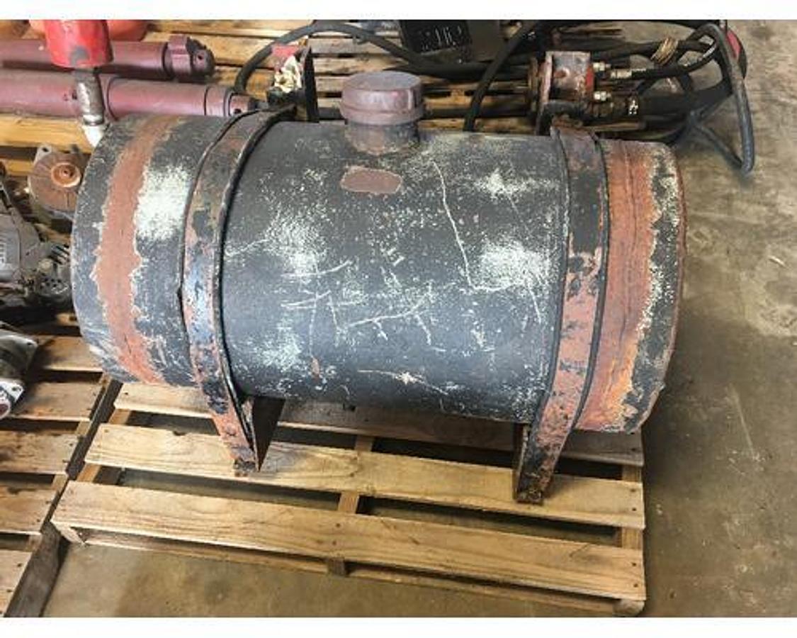 Used GOOD USED HYDRAULIC TANK, 45 GALLON CAPACITY, 36" LENGTH, 20" DIAMETER