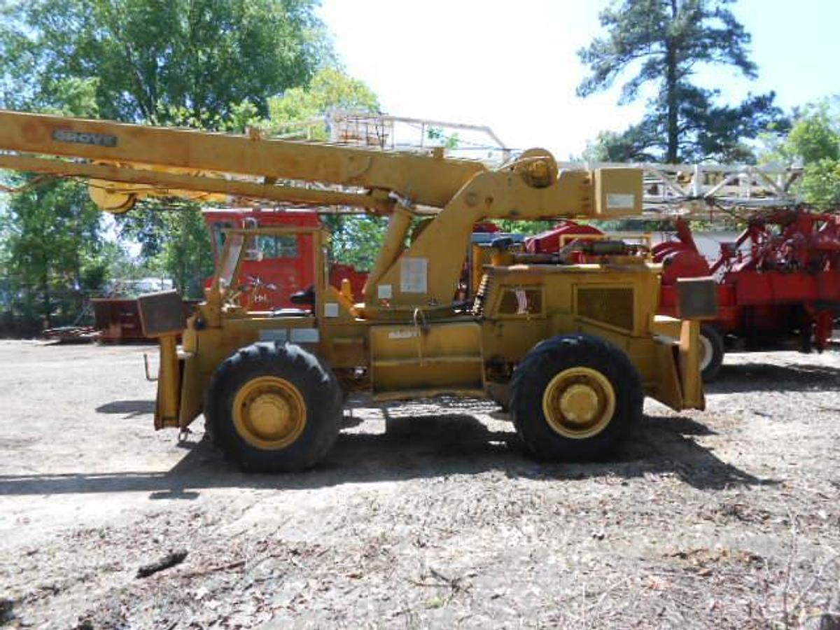Used 1975 GROVE CRANE