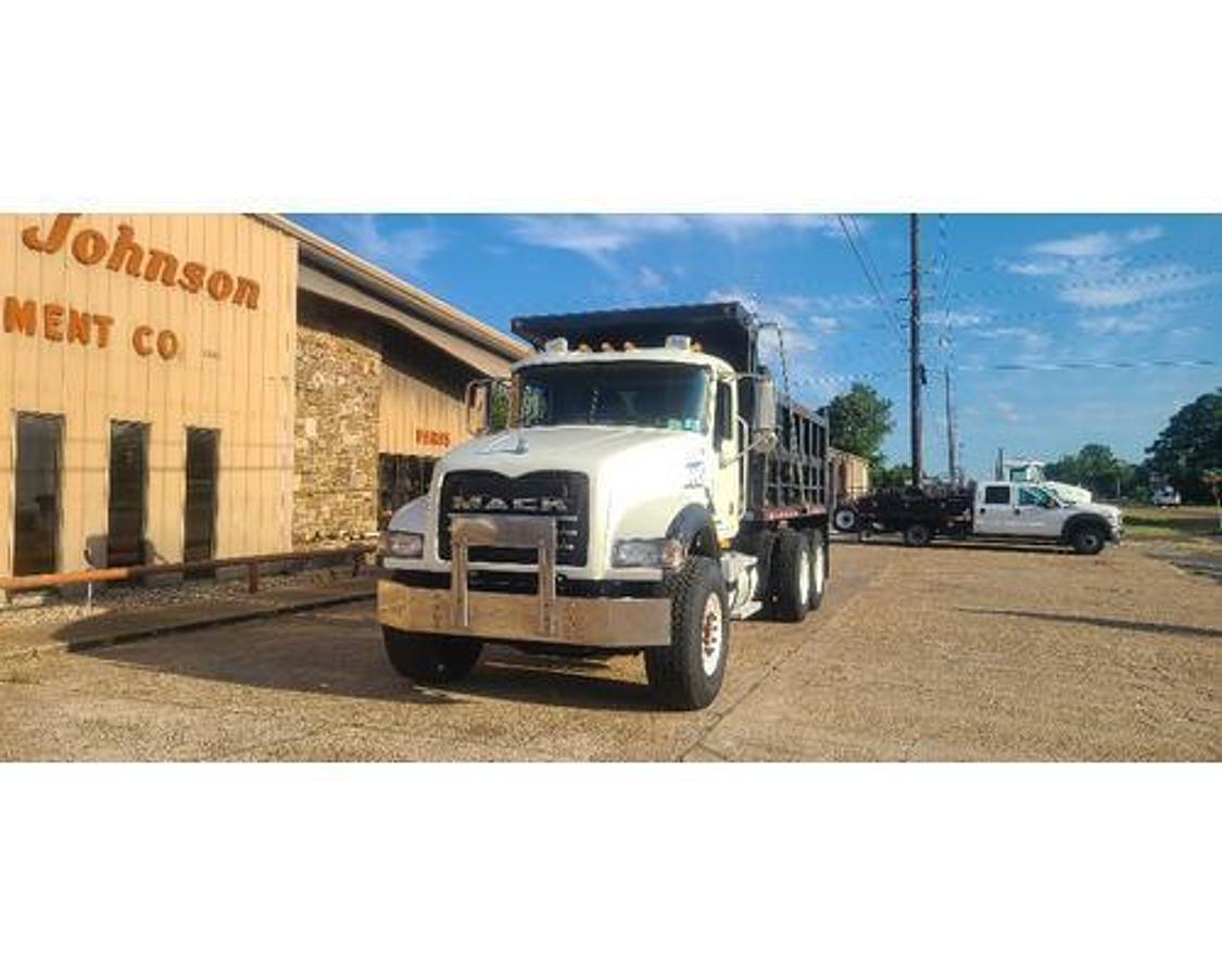 Used 2006 Mack CV713
