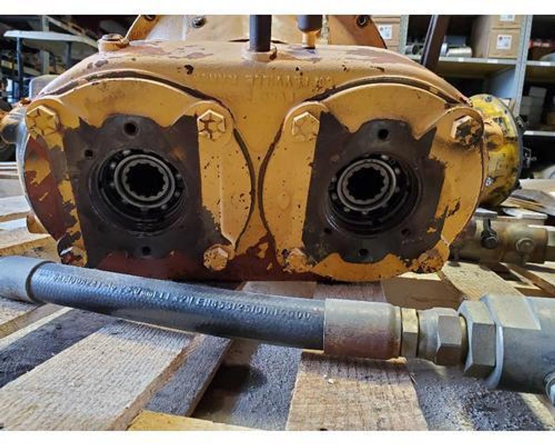 Used SAE#3 SINGLE PLATE 11" CLUTCH DOUBLE 5" FUNK PUMP DRIVE MODEL# 281800A  5" GEAR CENTERS 1 1/4" SPLINE