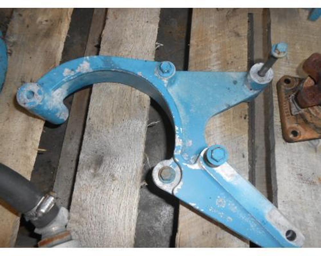 Used INTERNATIONAL Bracket