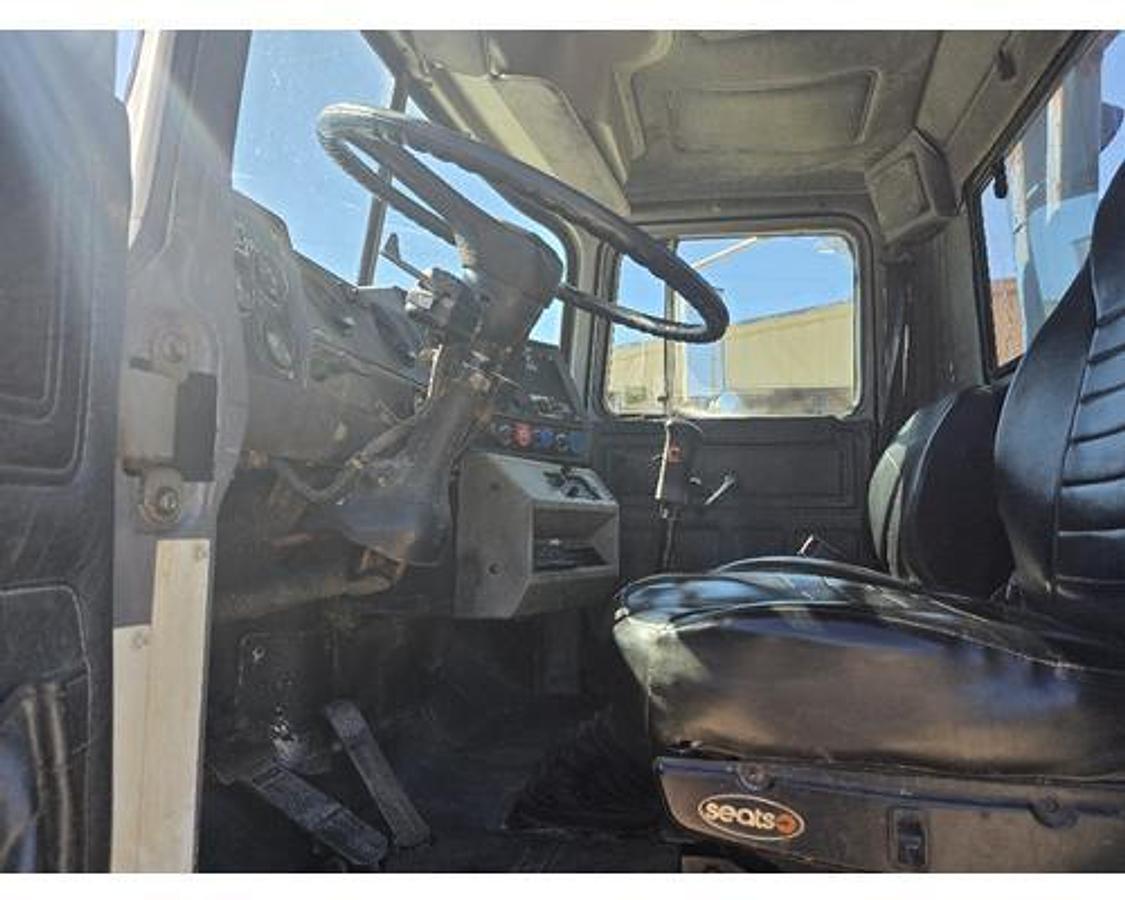 Used 1995 Mack RD688S