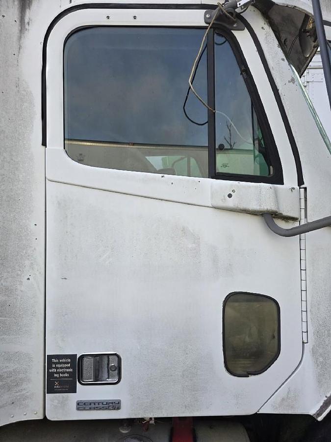 Used 2005 Freightliner CENTURY