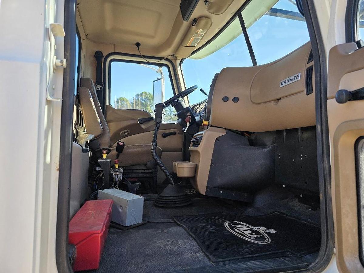 Used 2007 Mack CV713