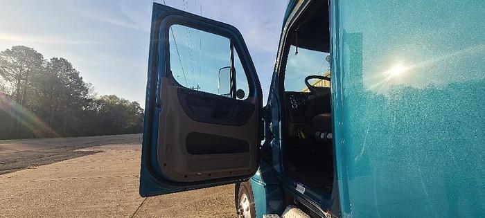 Used 2015 Freightliner CASCADIA