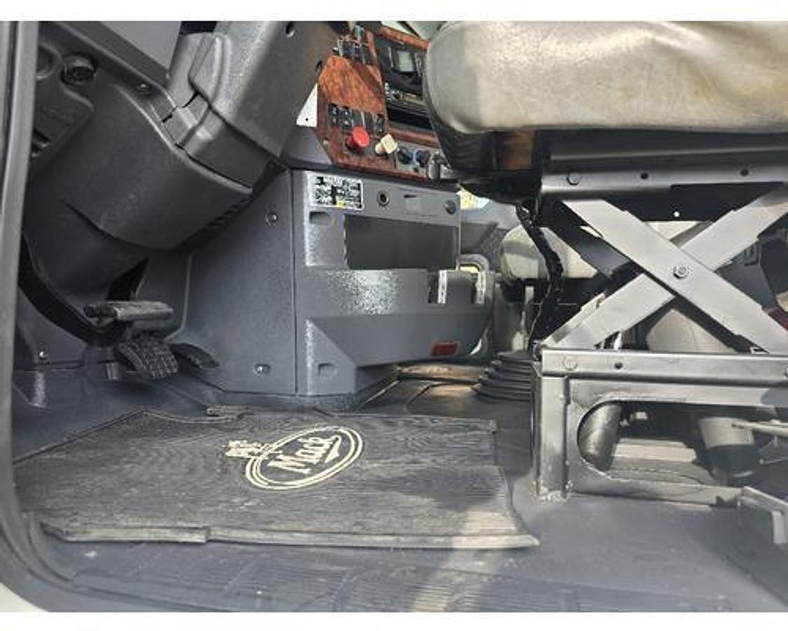 Used 2010 Mack CHU613