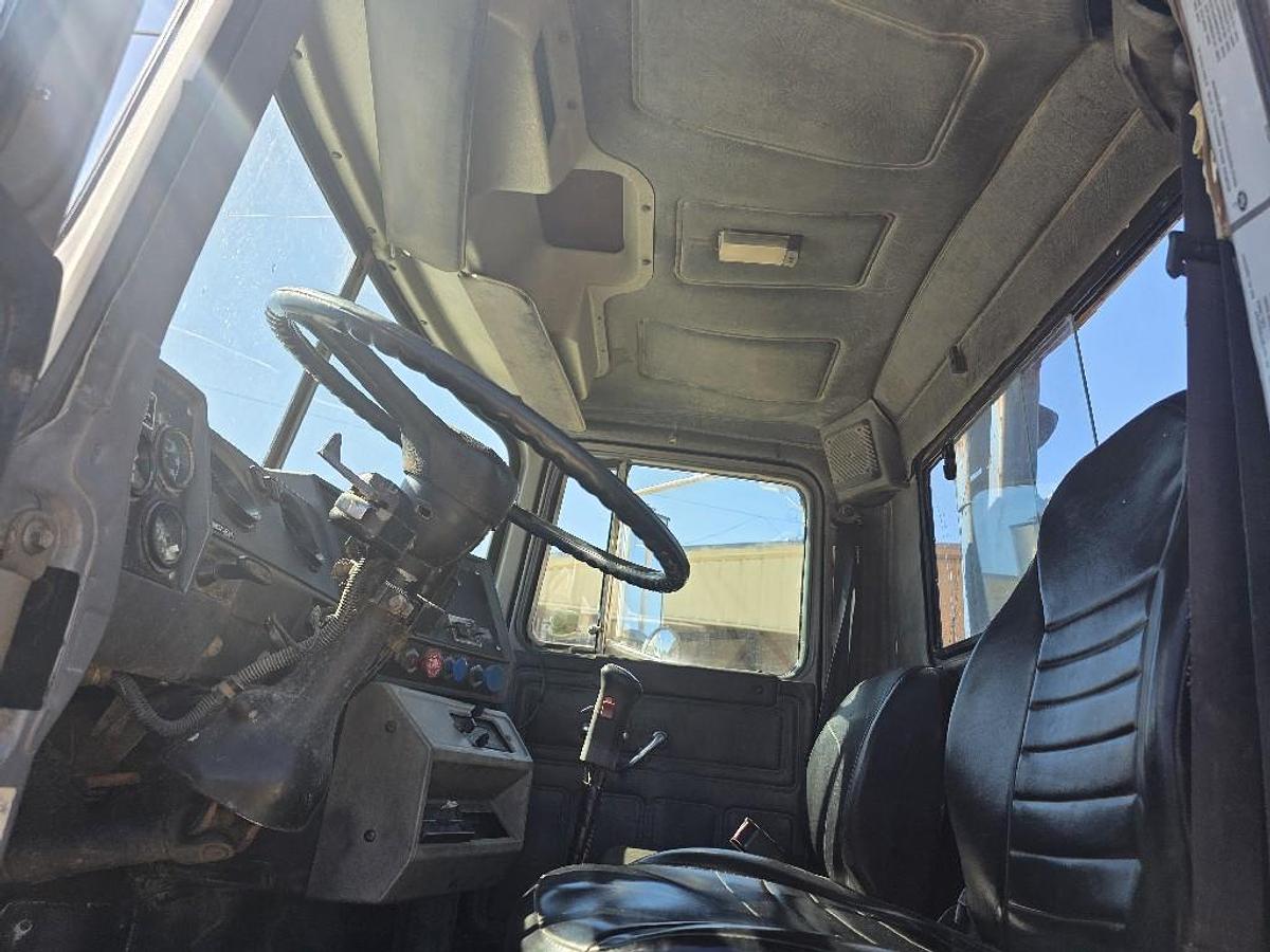 Used 1995 Mack RD688S