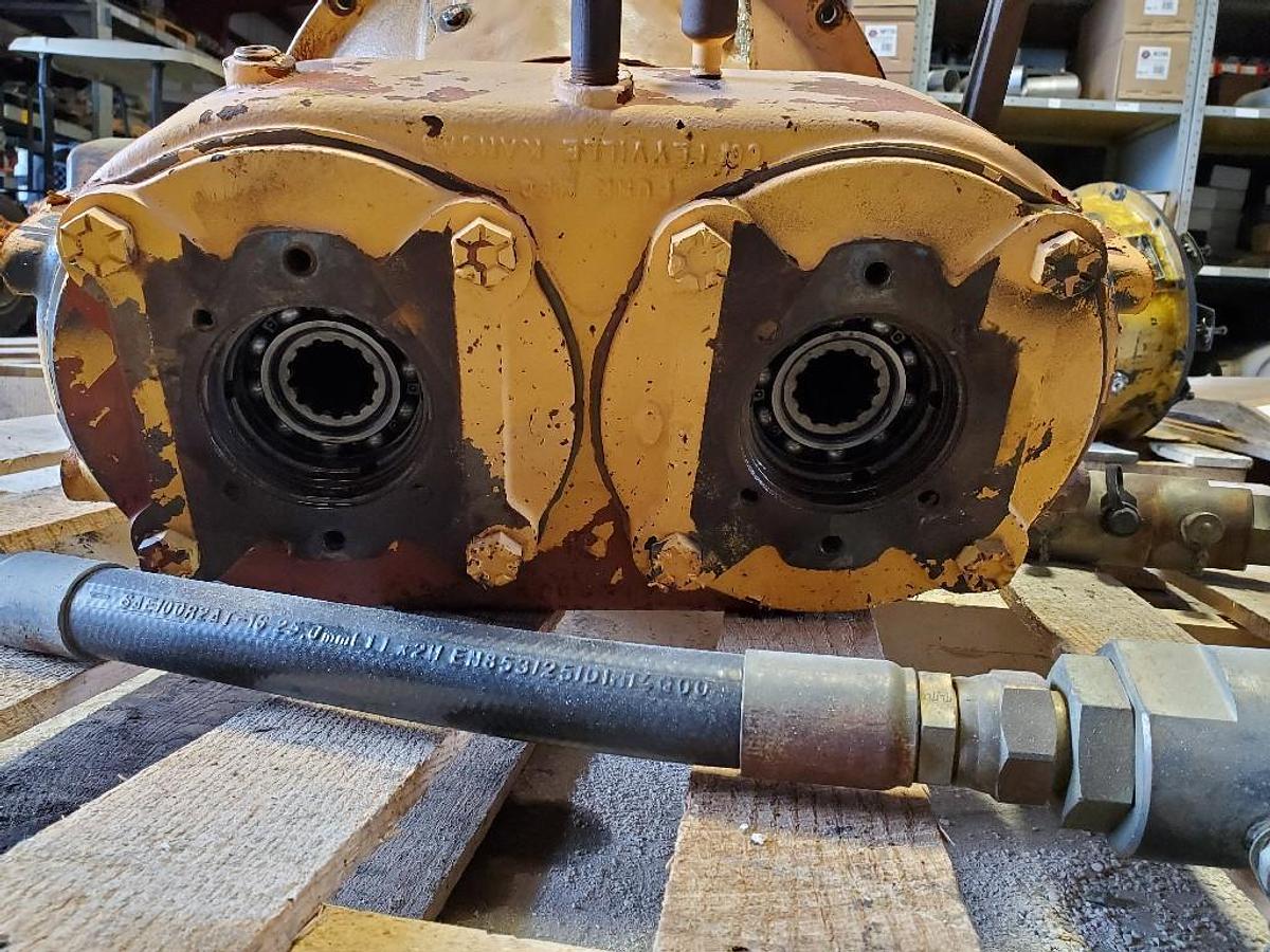 Used SAE#3 SINGLE PLATE 11" CLUTCH DOUBLE 5" FUNK PUMP DRIVE MODEL# 281800A  5" GEAR CENTERS 1 1/4" SPLINE