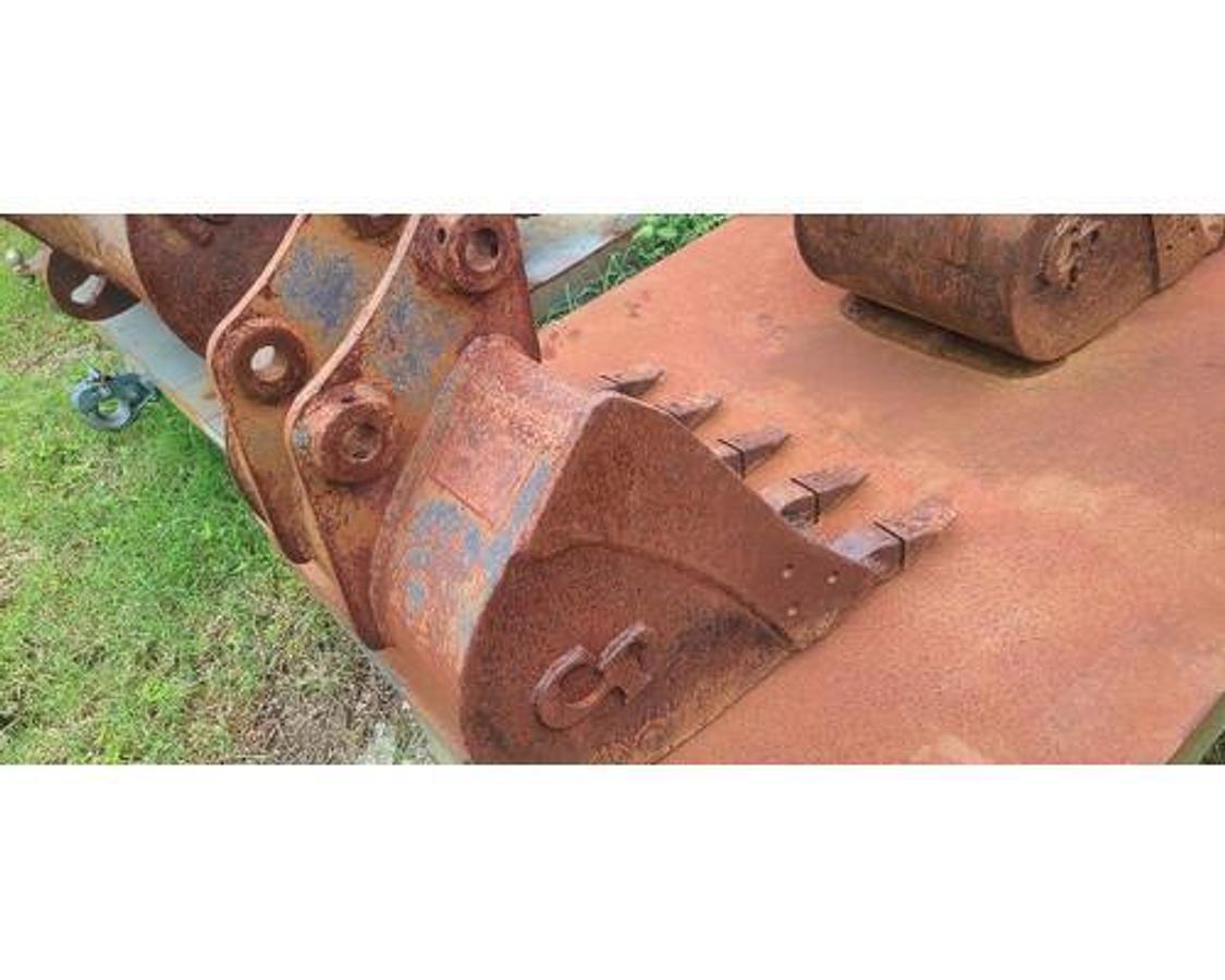 Used USED KOMATSU PC35R-8E SN# 303-31-144413-53 C&P ATTACHEMENTS
0.143 CAPACITY, WIDTH 24