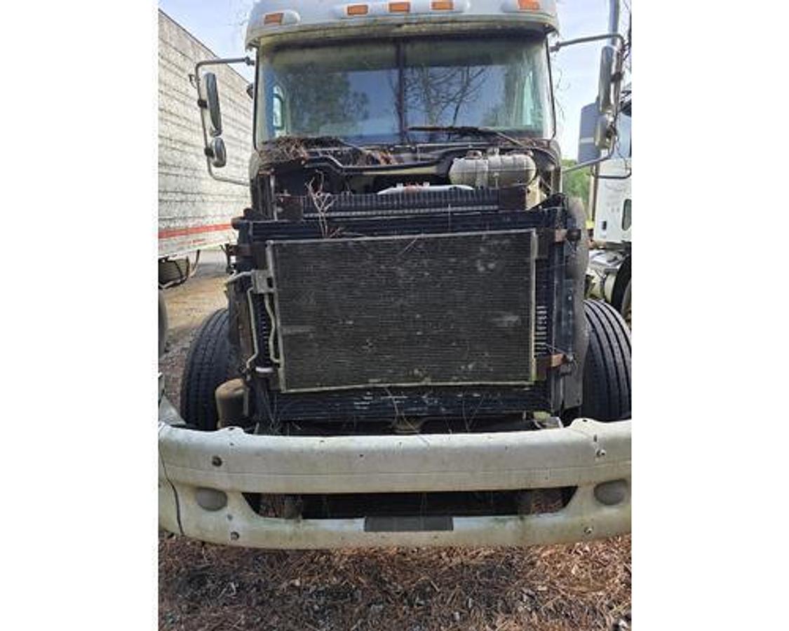 Used 2004 Freightliner COLUMBIA 120