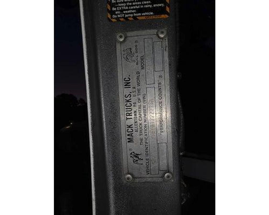 Used 2000 Mack CHU613