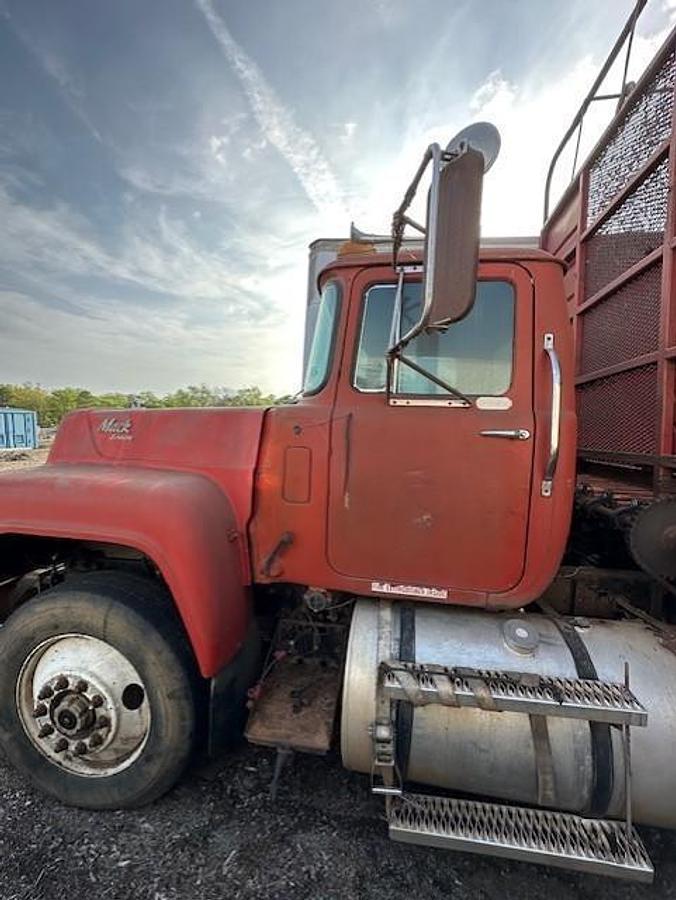 Used 1988 Mack R688ST