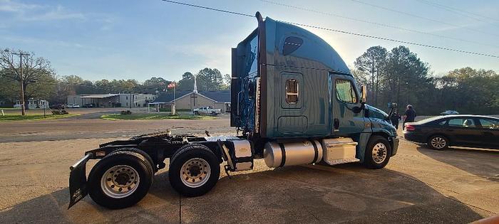 Used 2015 Freightliner CASCADIA