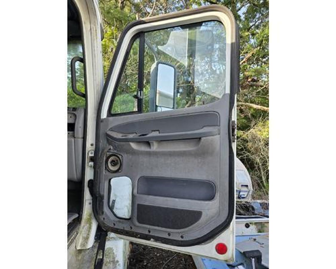 Used 2007 Freightliner COLUMBIA