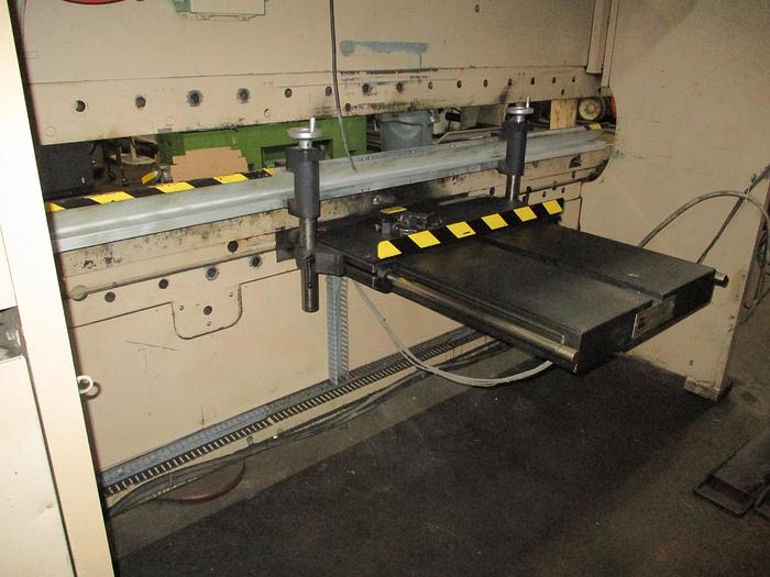 Used 135 TON X 10', CINCINNATI, CNC HYDRAULIC PRESS BRAKE
