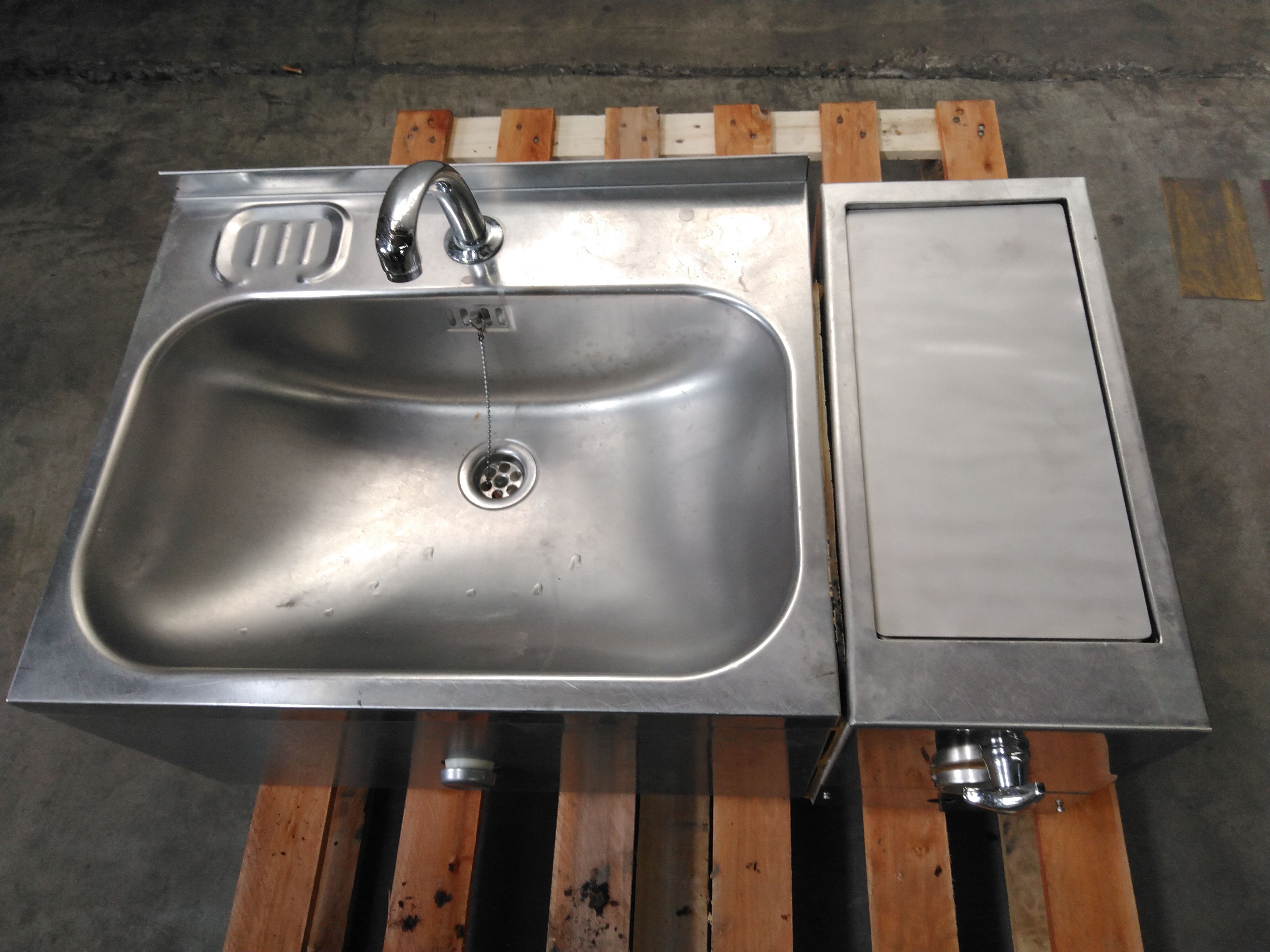 Used Wash basin with sterilizer