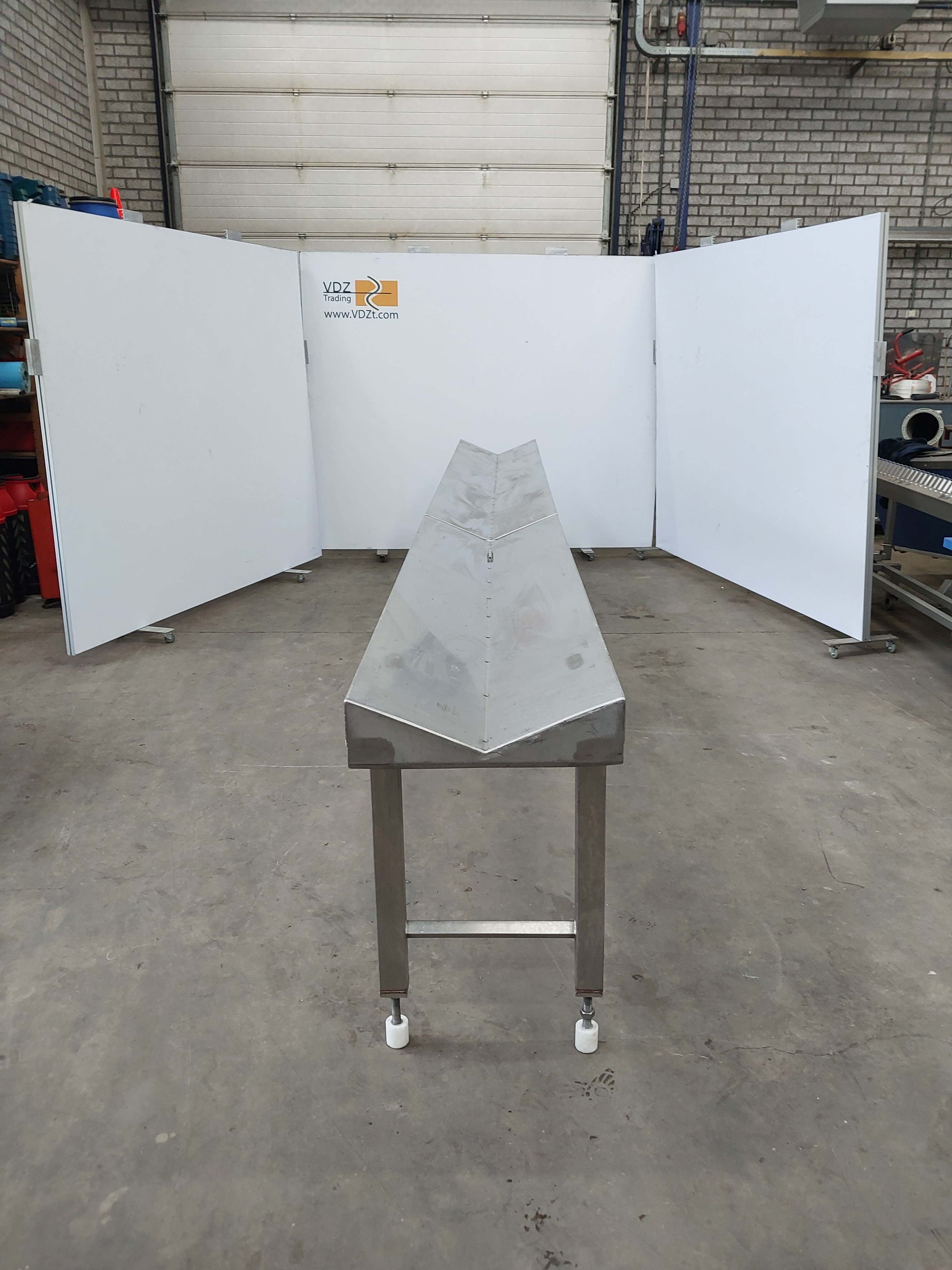 Used Pre-dehiding table