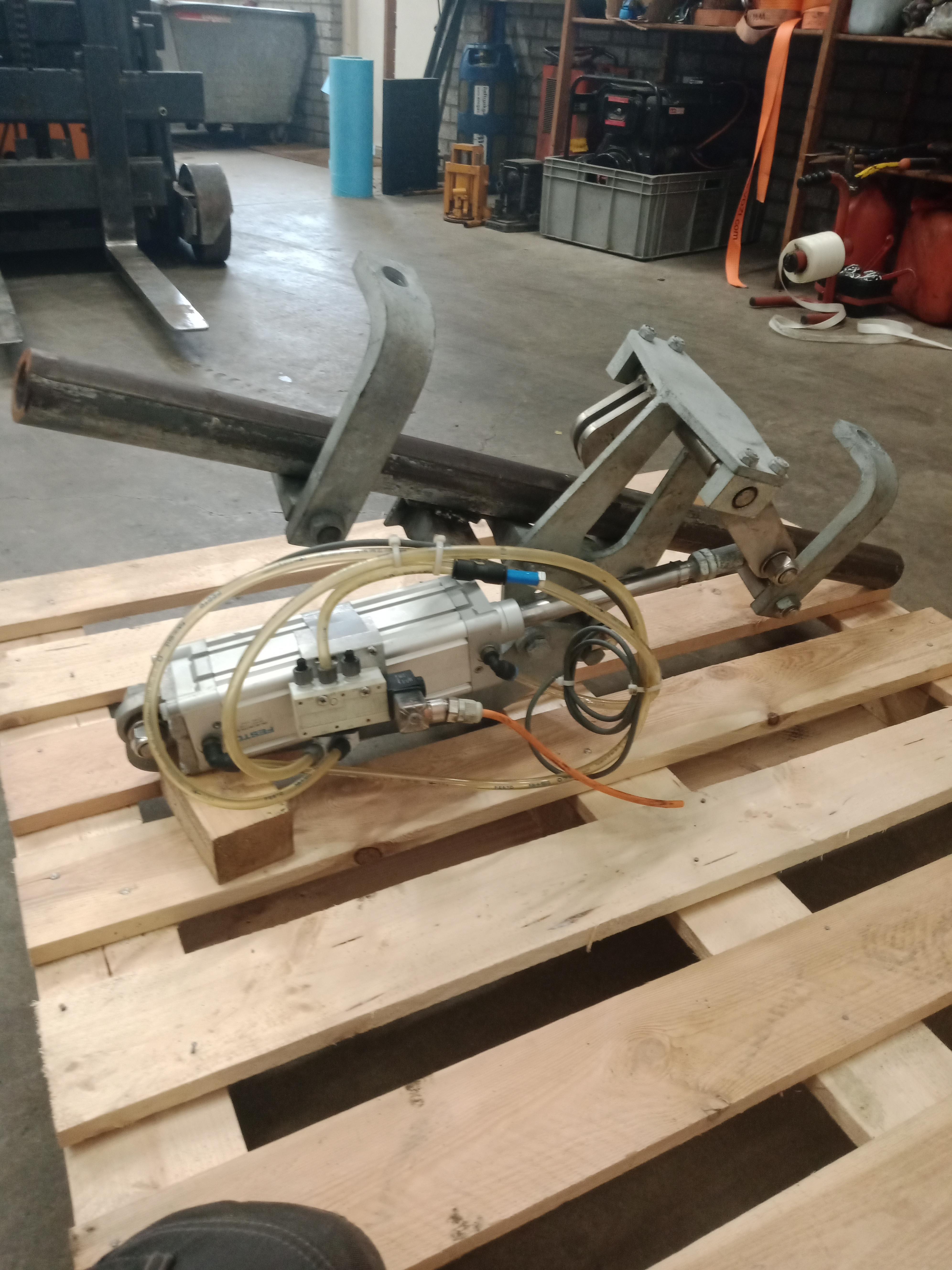 Used Hook Transit Control / Hook dosing device