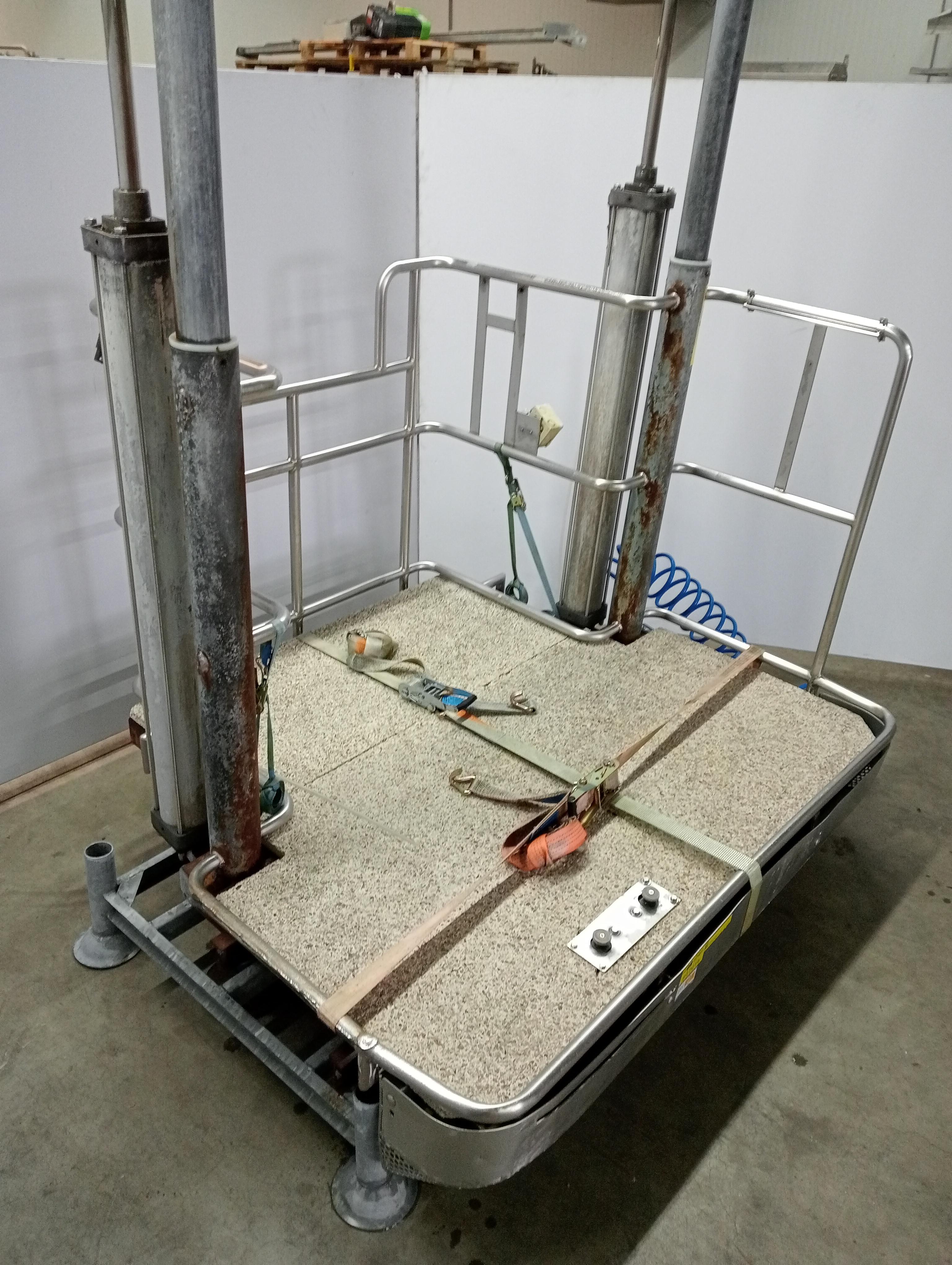 Used Movable platform