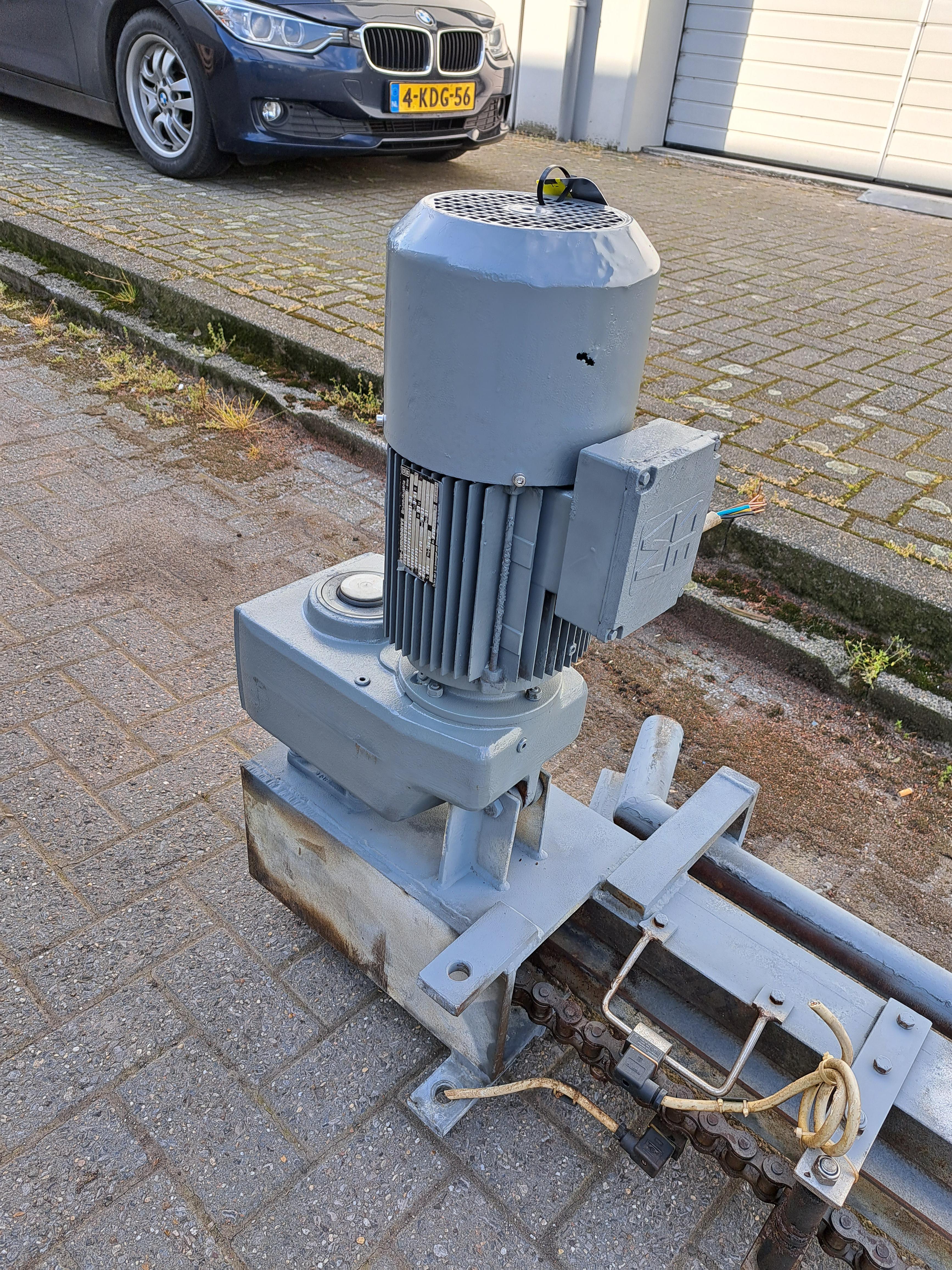 Used Bleeding elevator