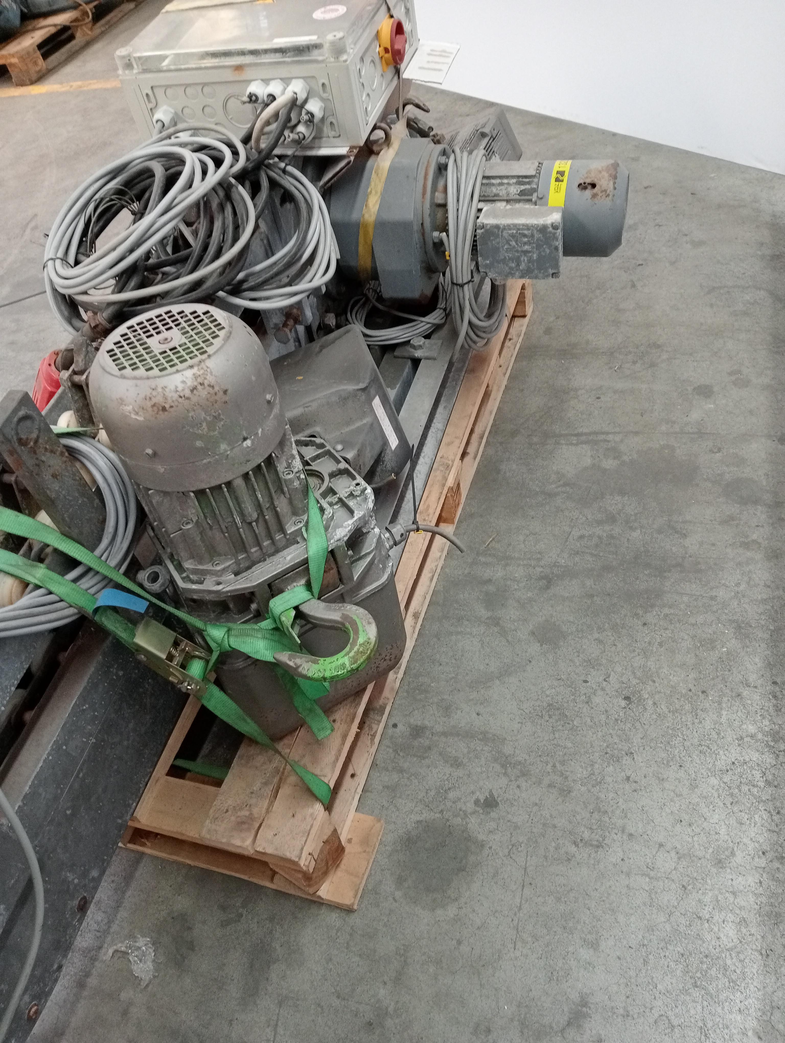 Used Truck loading and unloading elevator