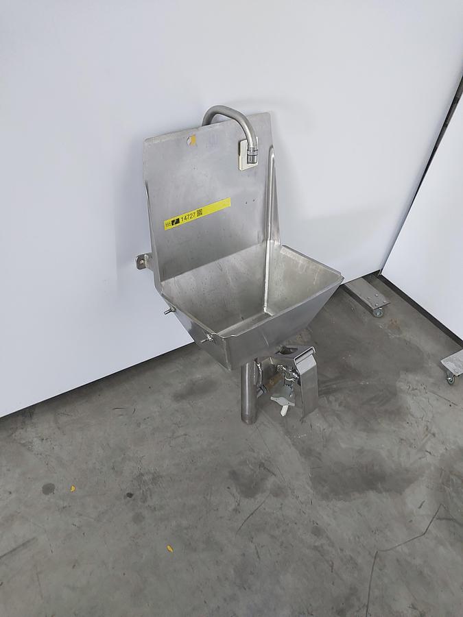 Used Wash basin