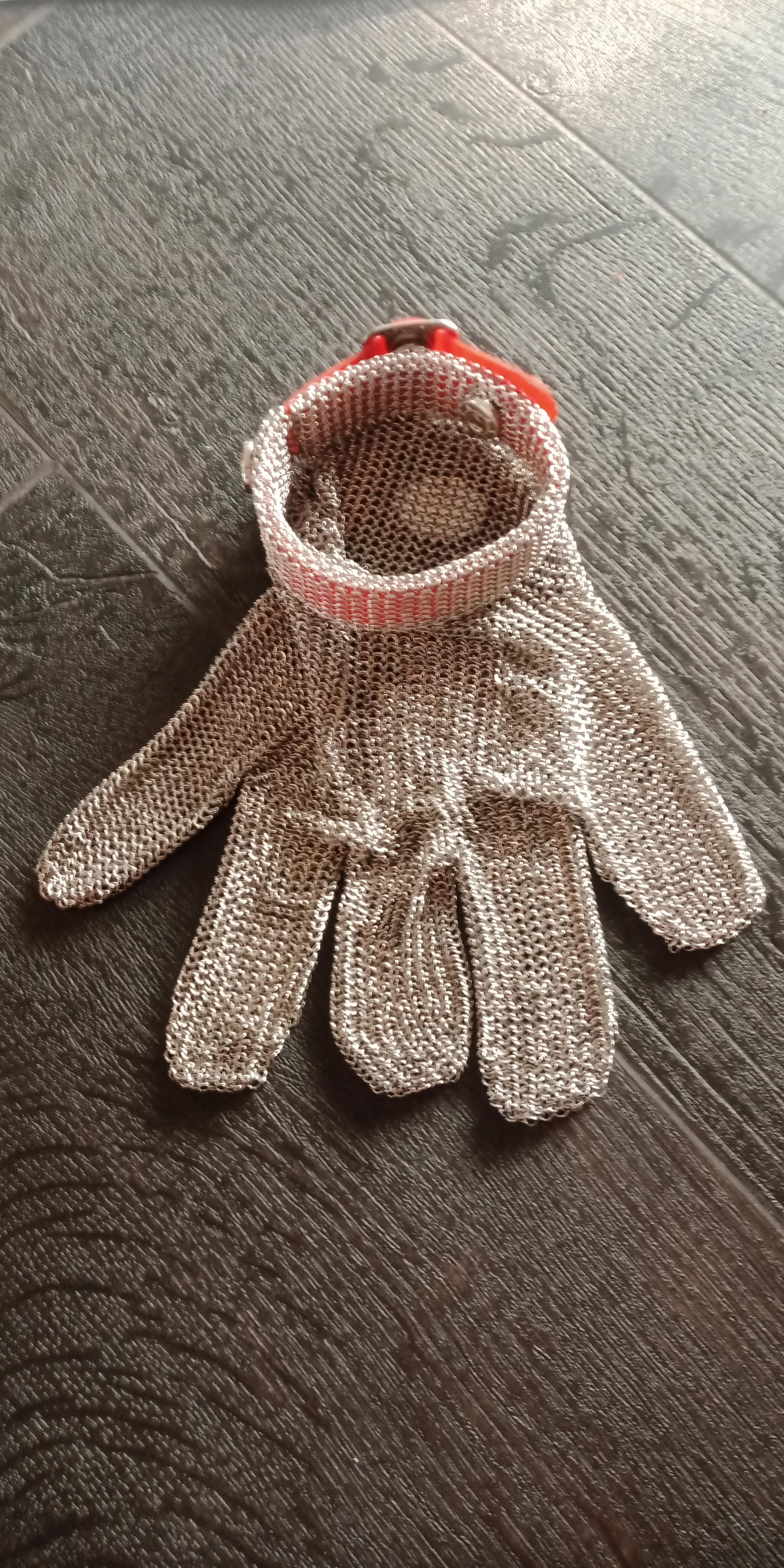 Used Stainless steel safety glove, M