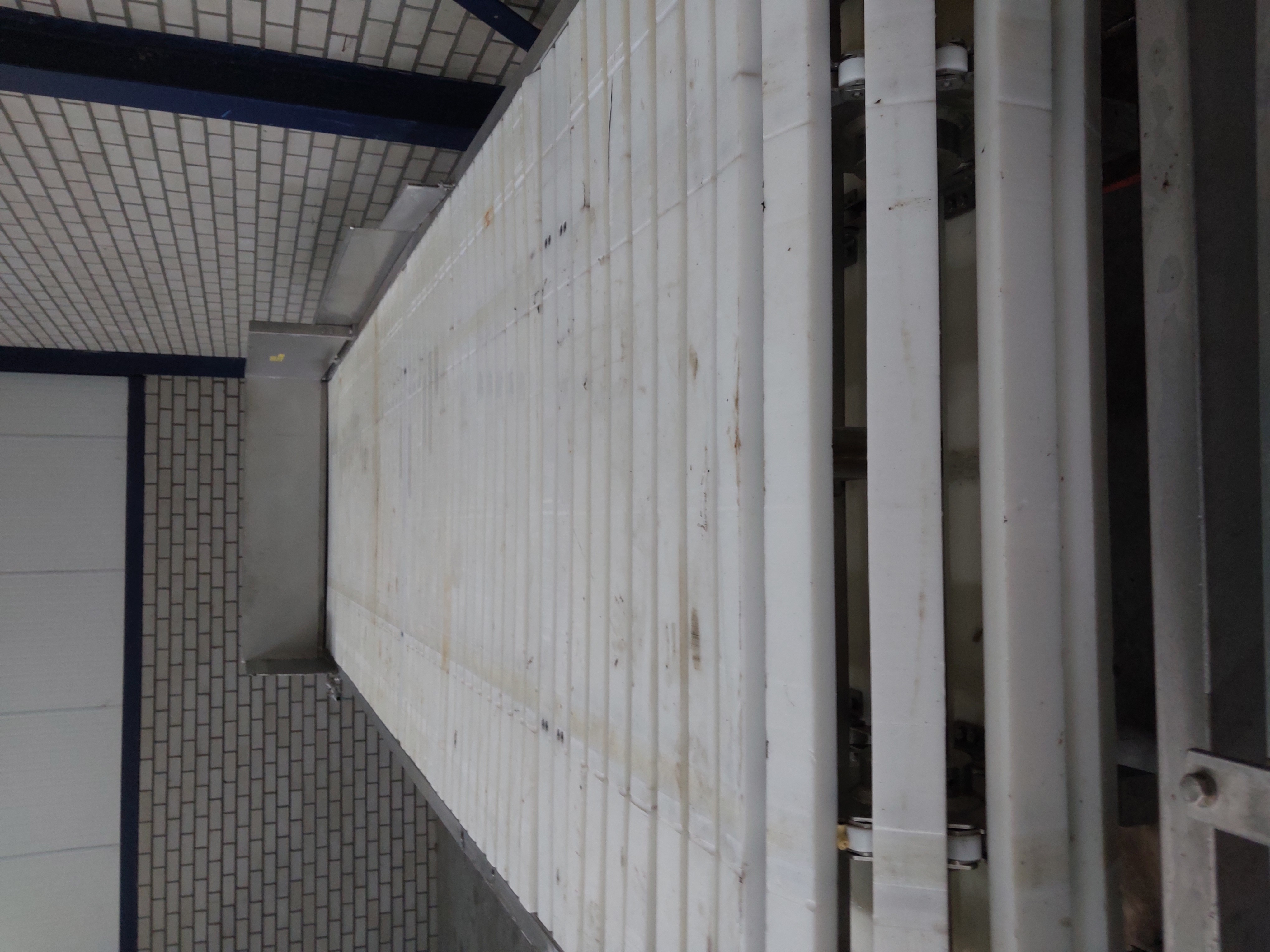 Used Gambrelling - Rehanging table