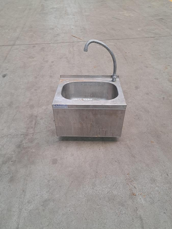 Used Wash basin