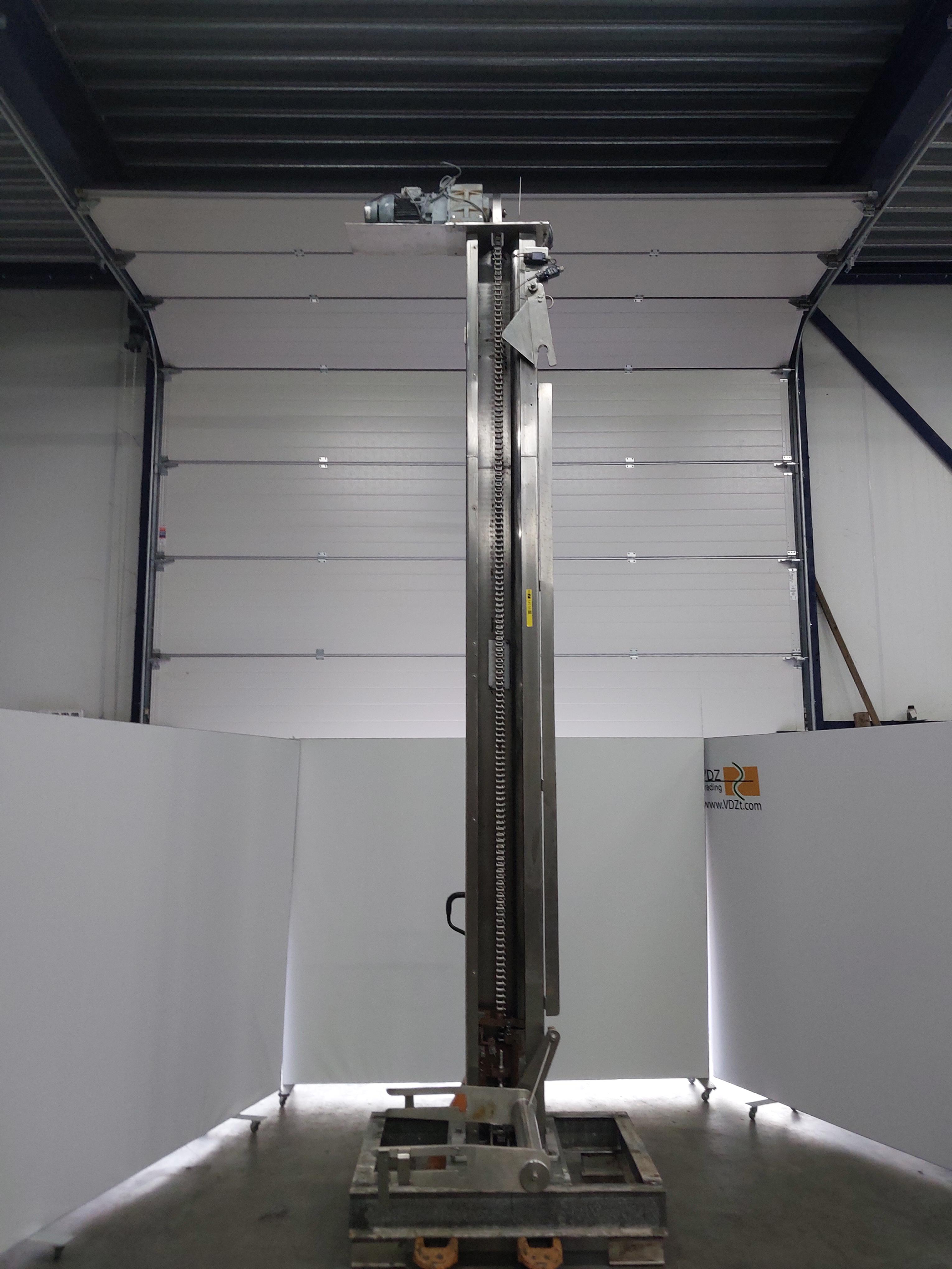 Used Bin lift and tipper