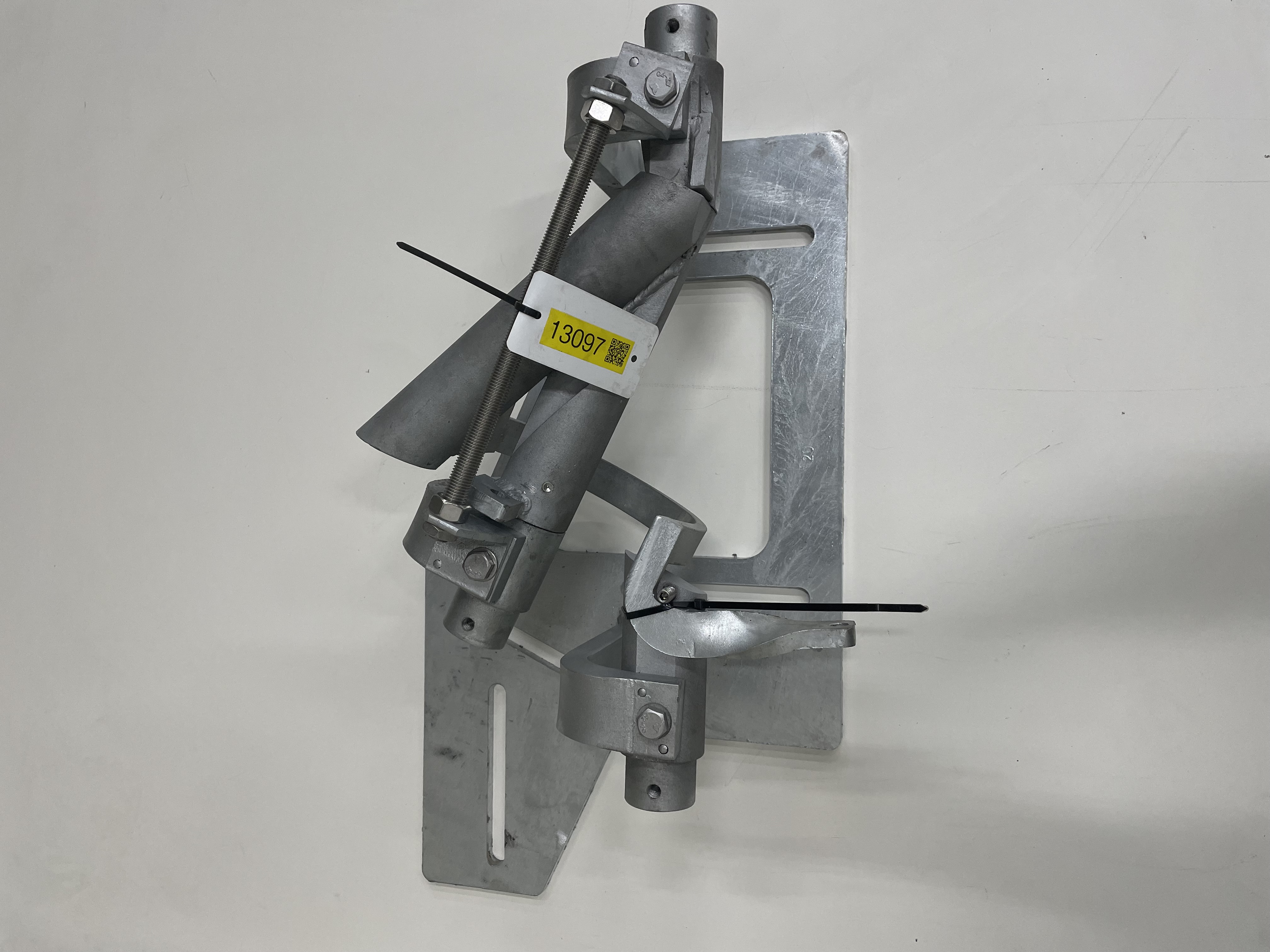 Used Switch left outside 25°- 90° . Tube height 15 cm on plate