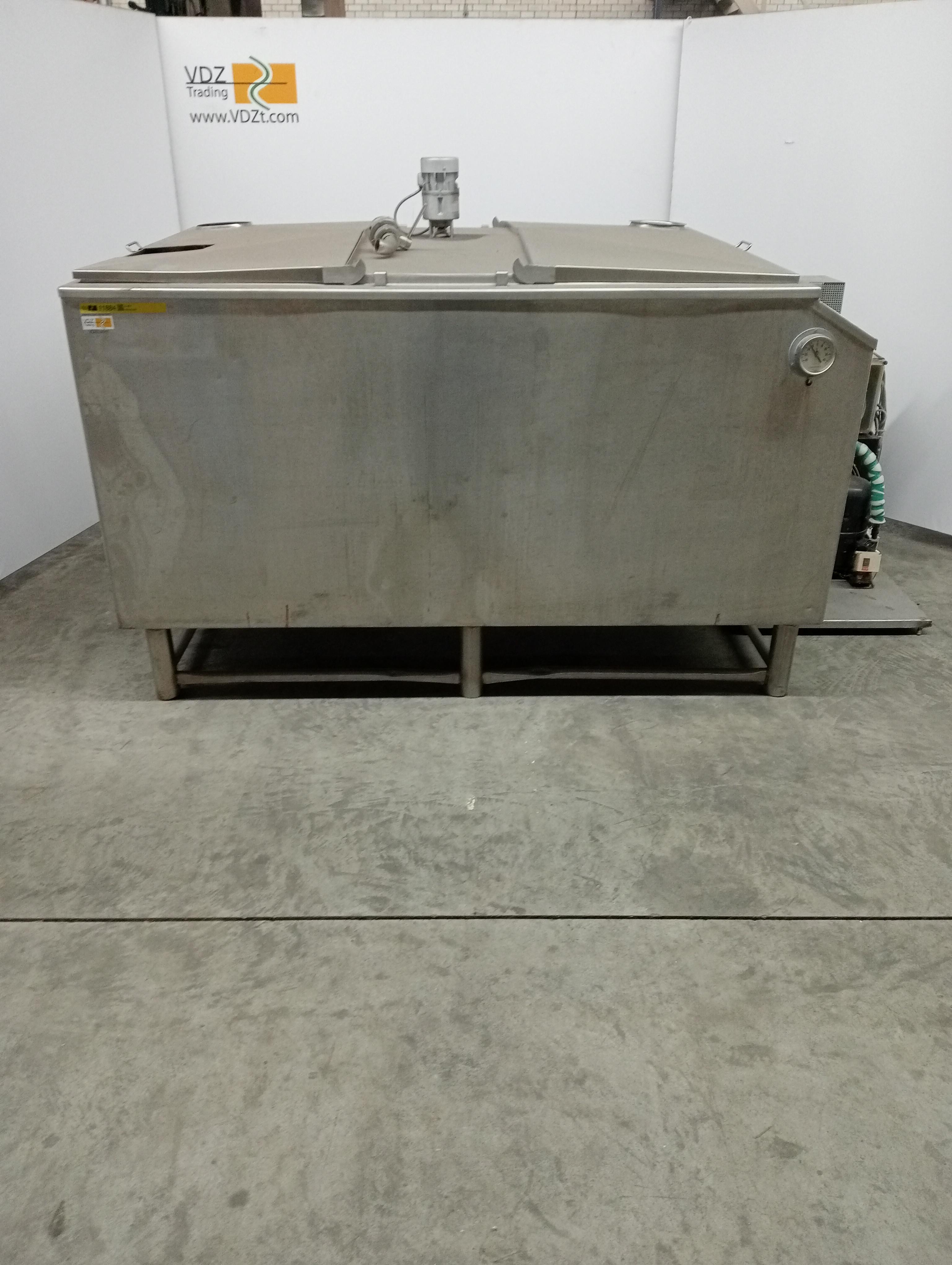 Used Blood tank with stirring mechanism