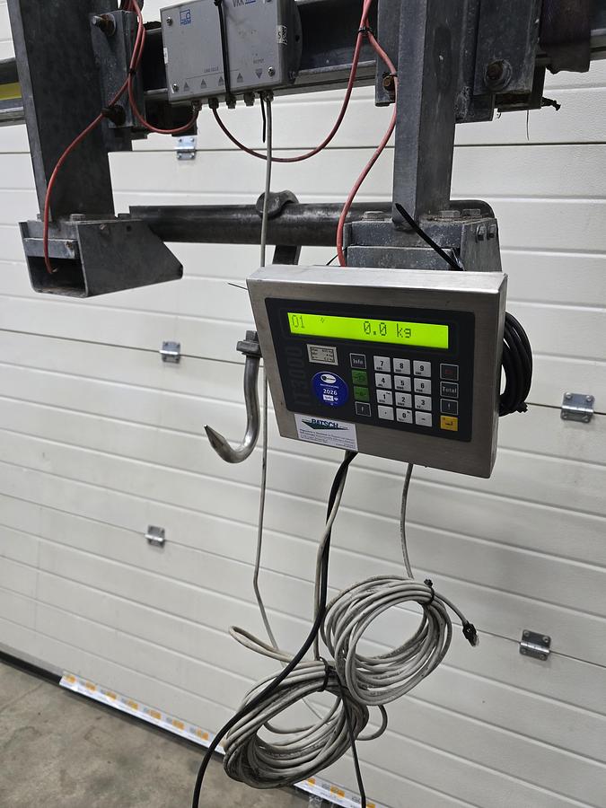 Used Weighing scale for tube rail