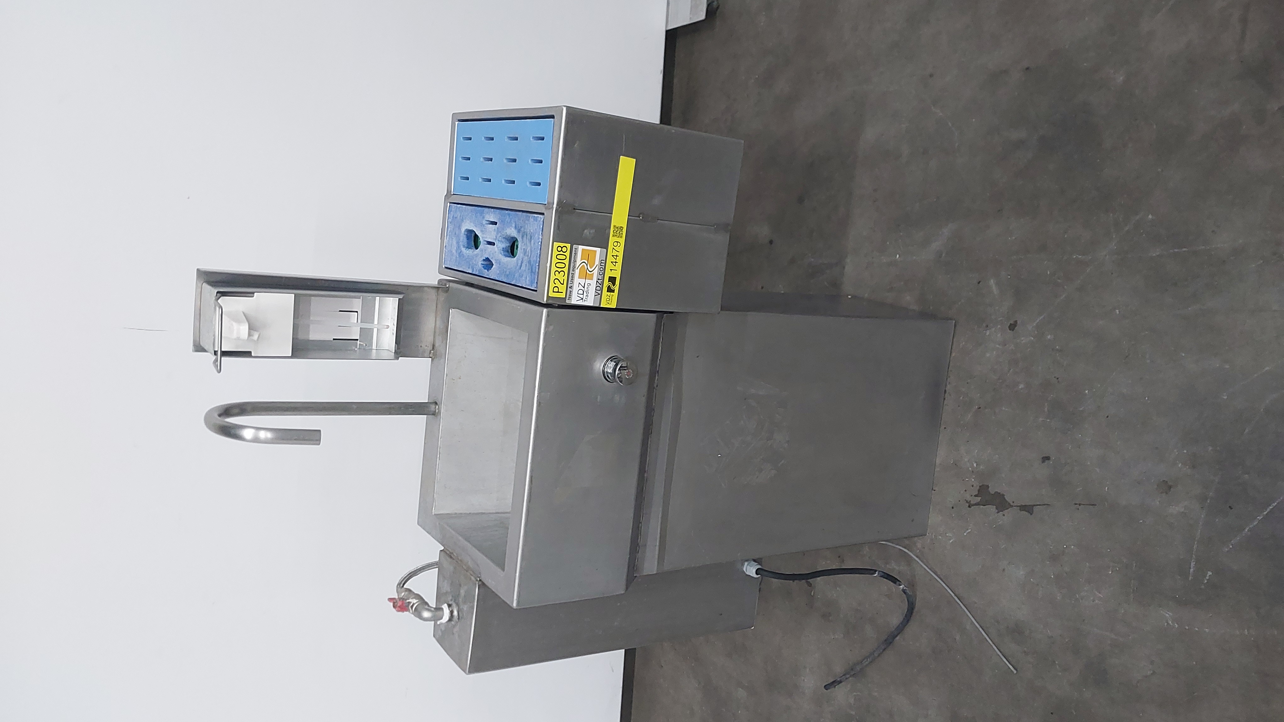 Used Wash basin with sterilisator and boiler