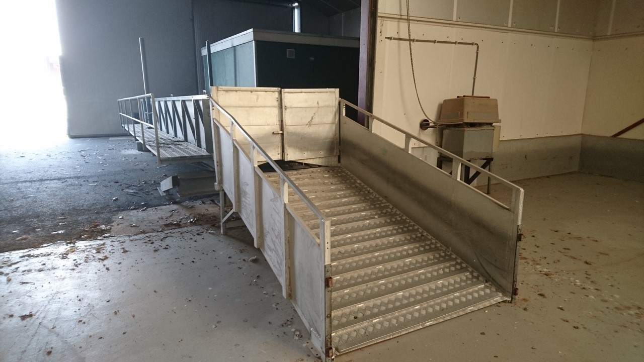 Used Moving animal loading platform