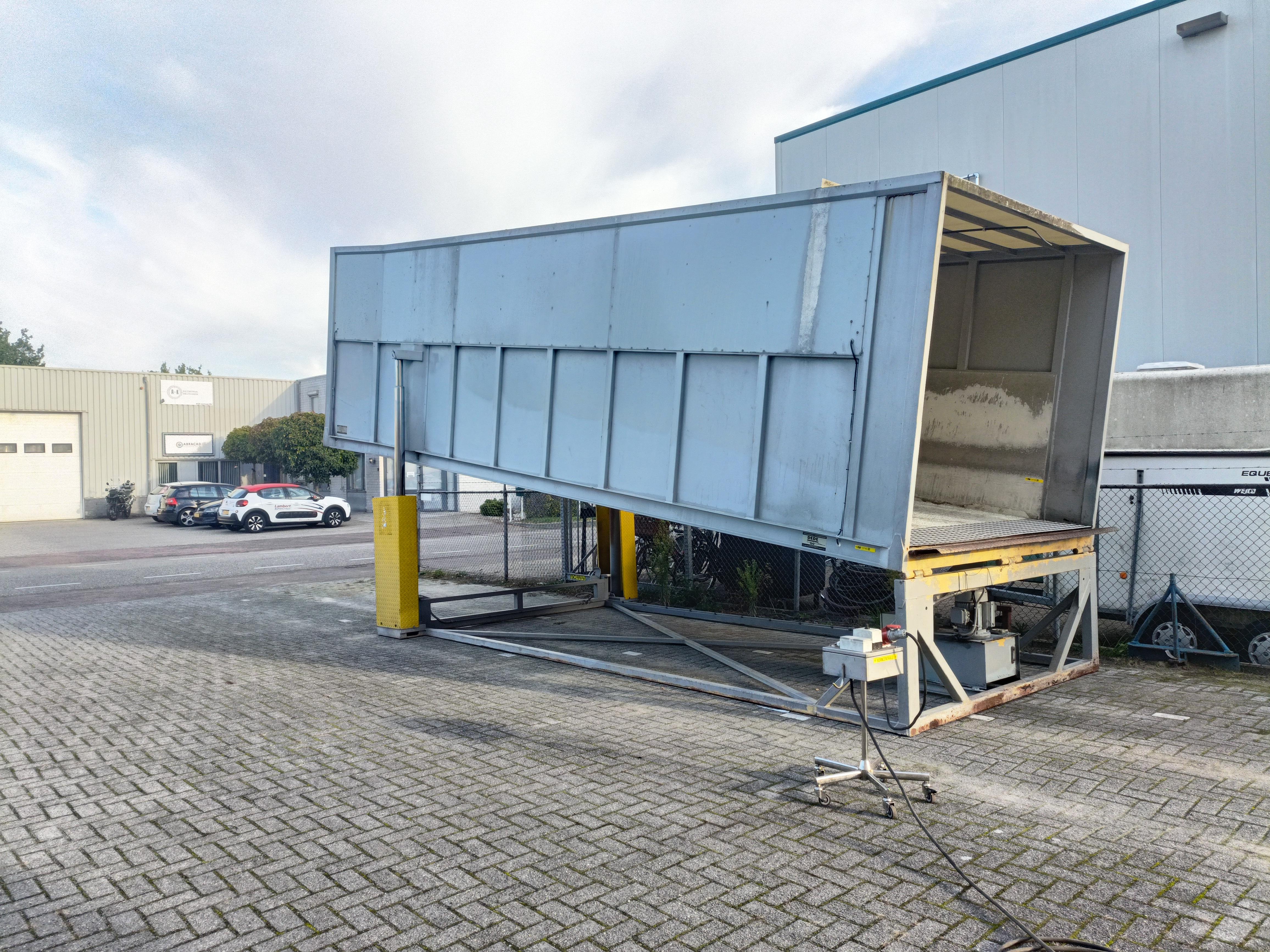 Used Moving animal loading platform