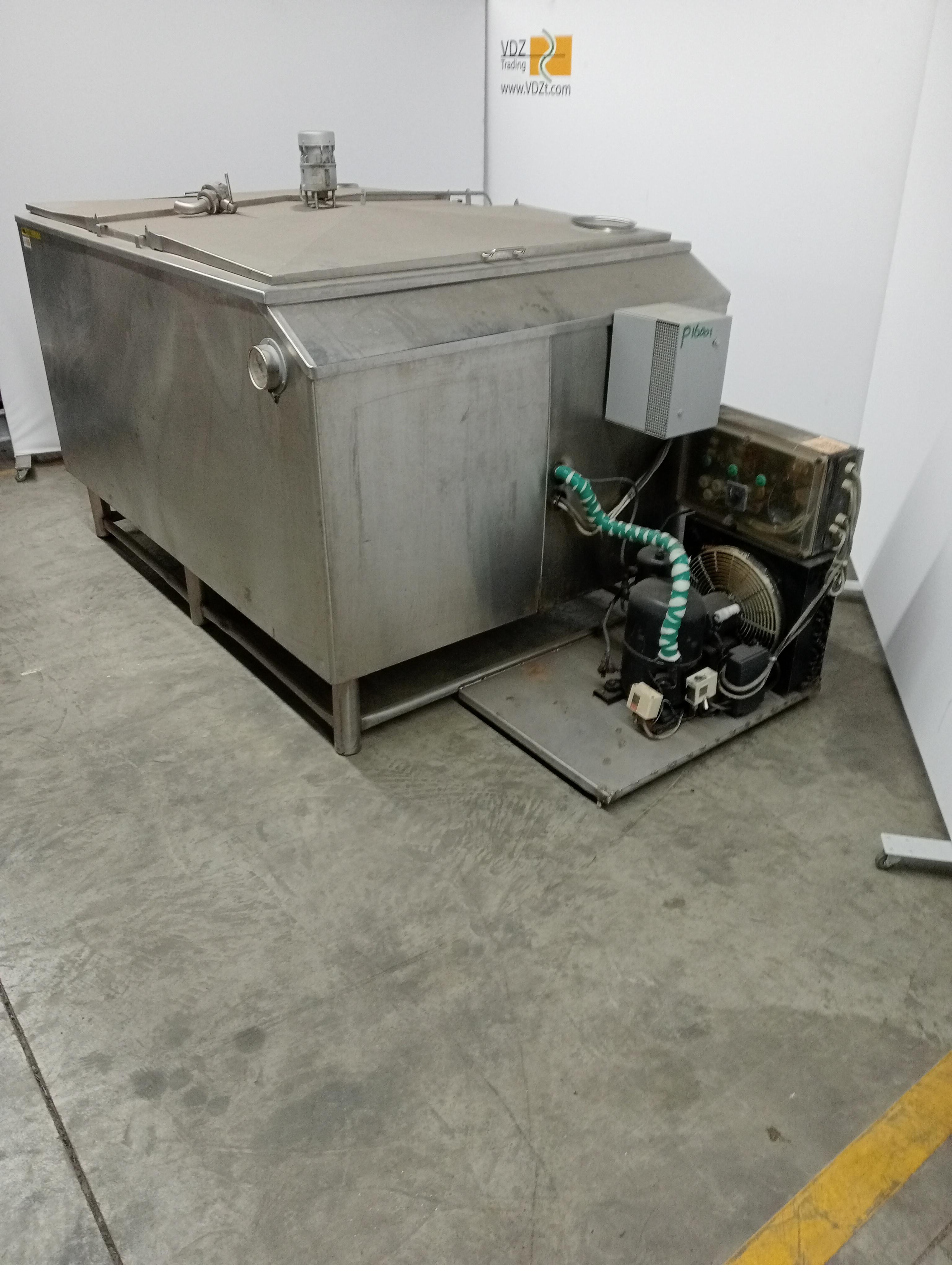 Used Blood tank with stirring mechanism