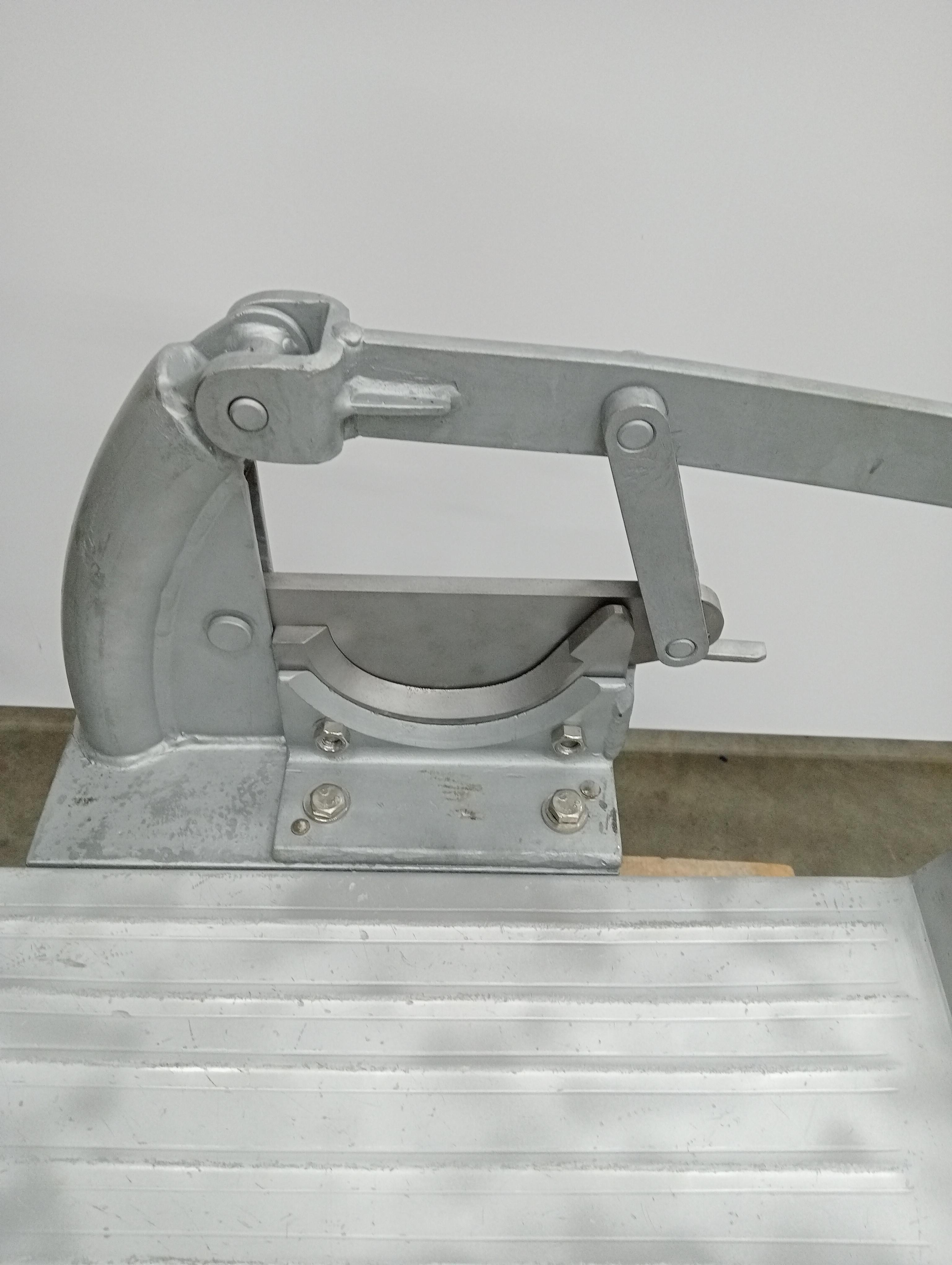 Used Manual leg cutter
