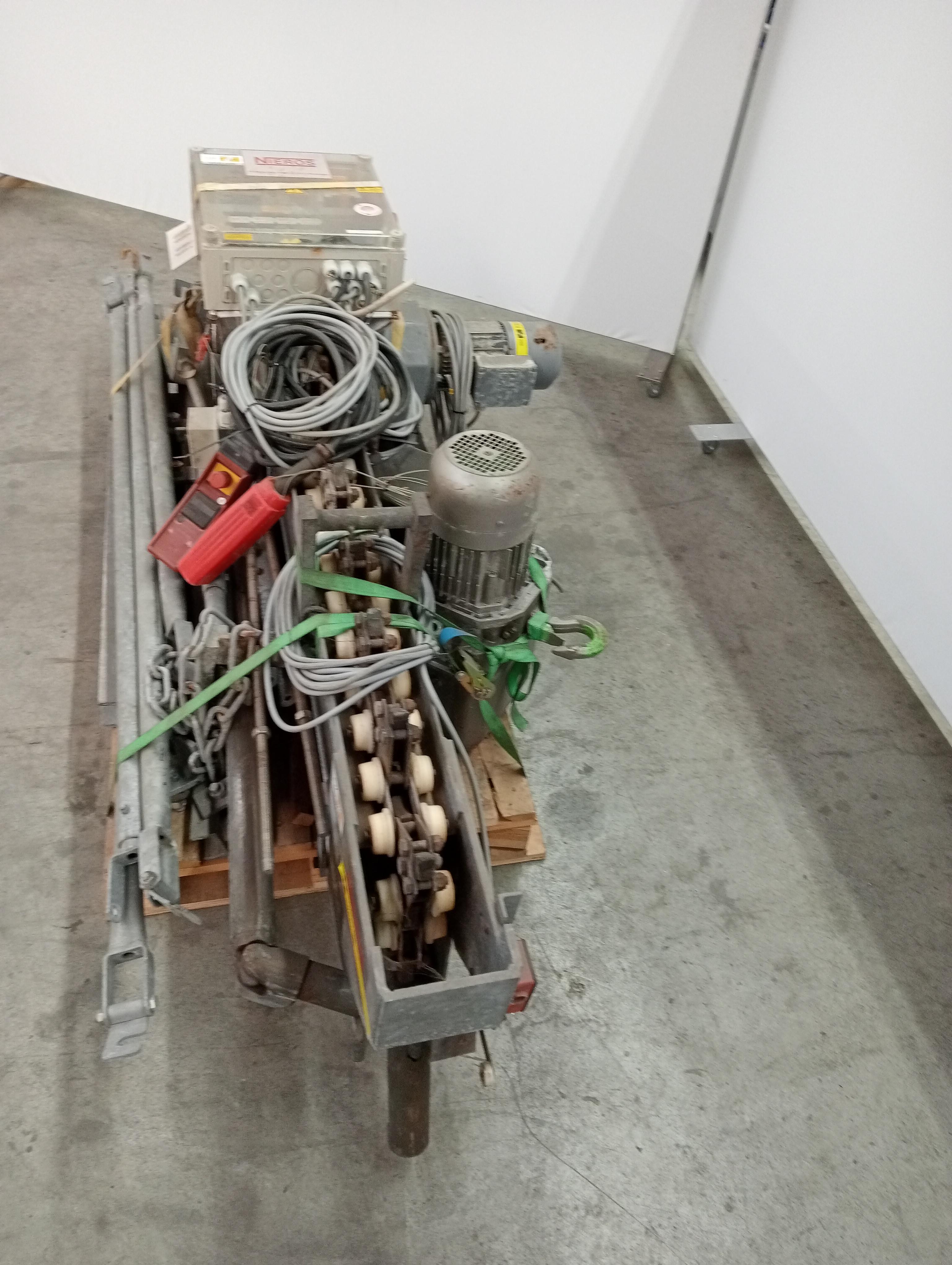 Used Truck loading and unloading elevator