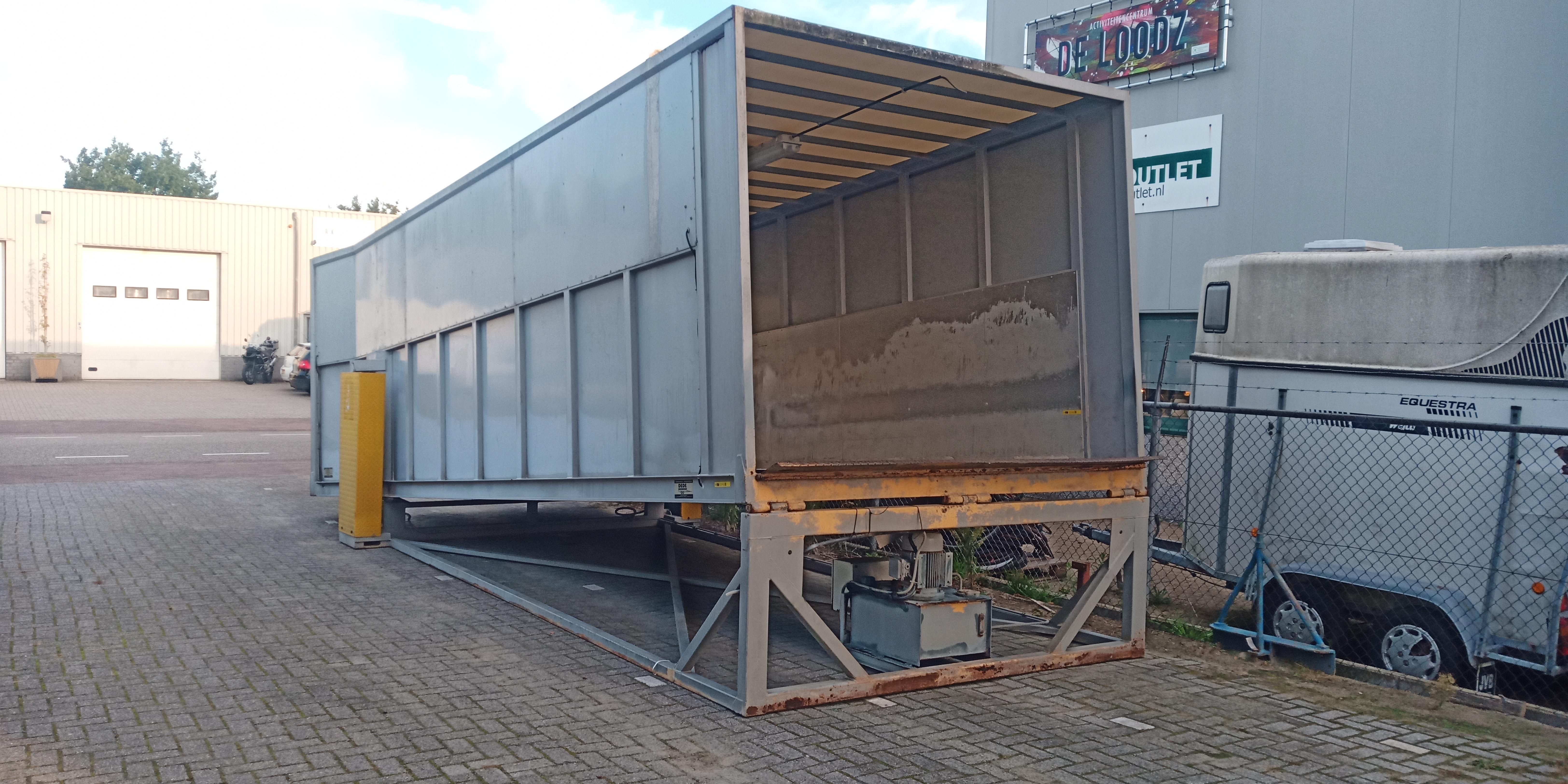 Used Moving animal loading platform