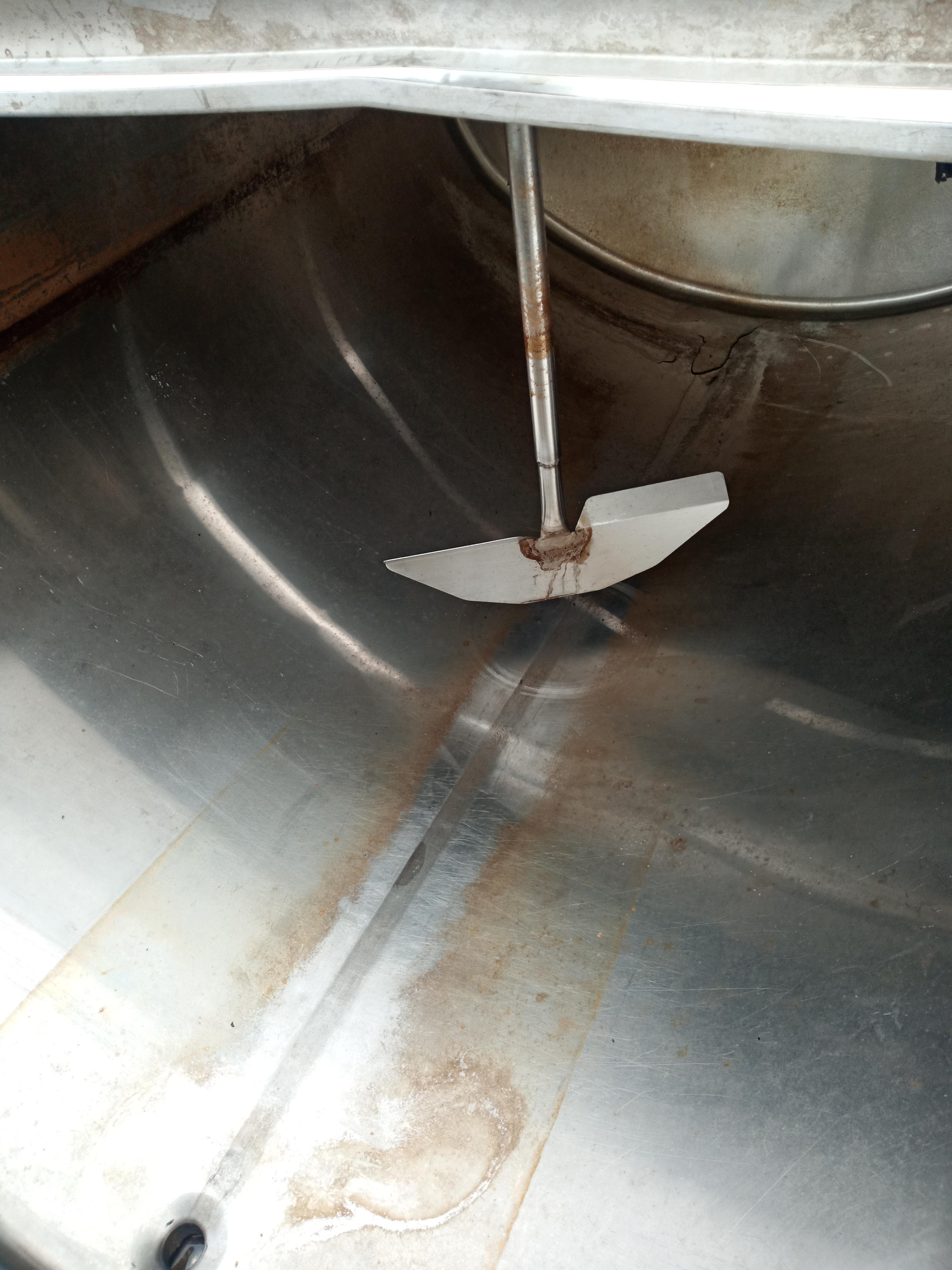 Used Blood tank with stirring mechanism